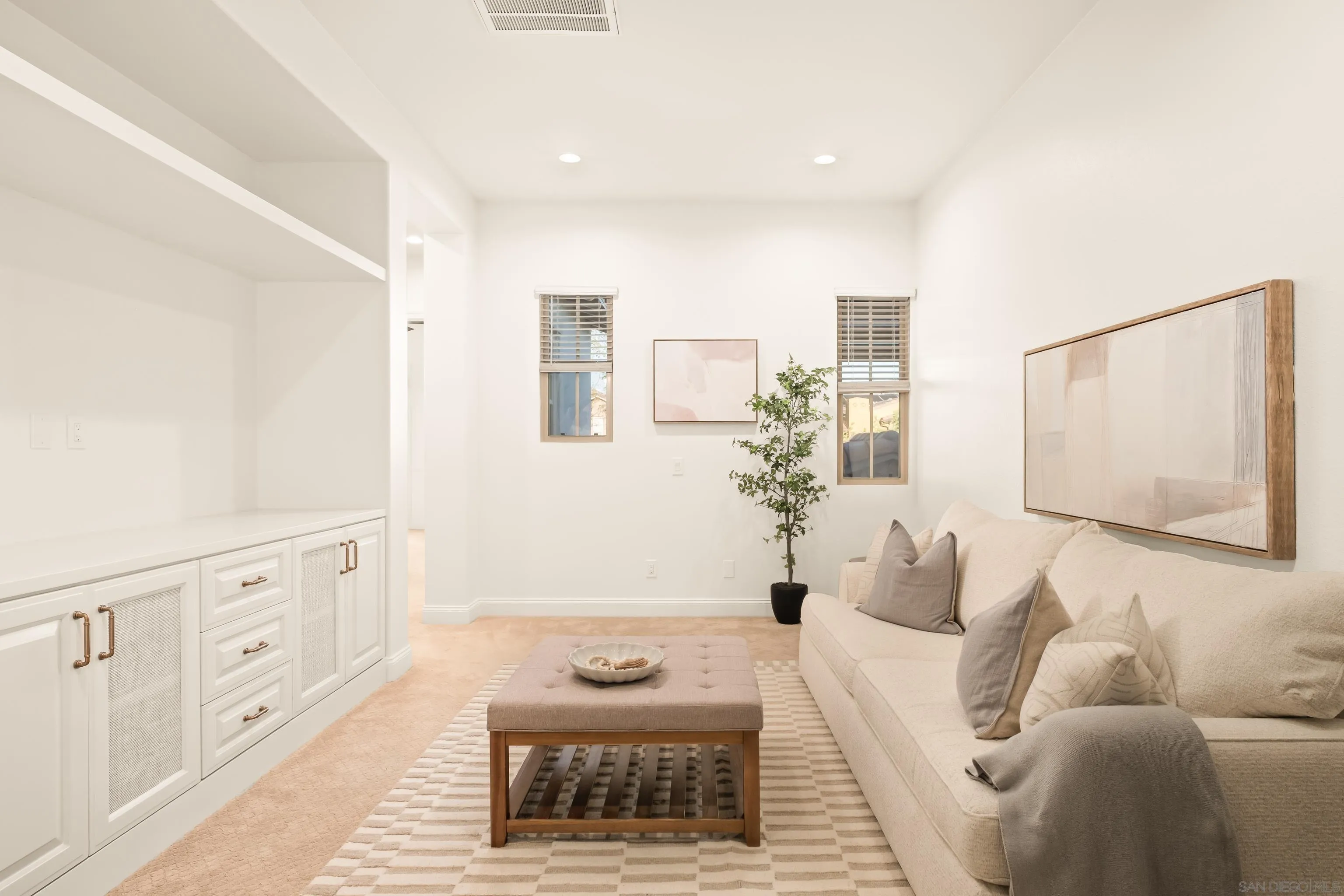 https://cdn.realtyfeed.com/cdn/127/260006706/75a674d1e039b2681a5b0307f8b7d118.webp
