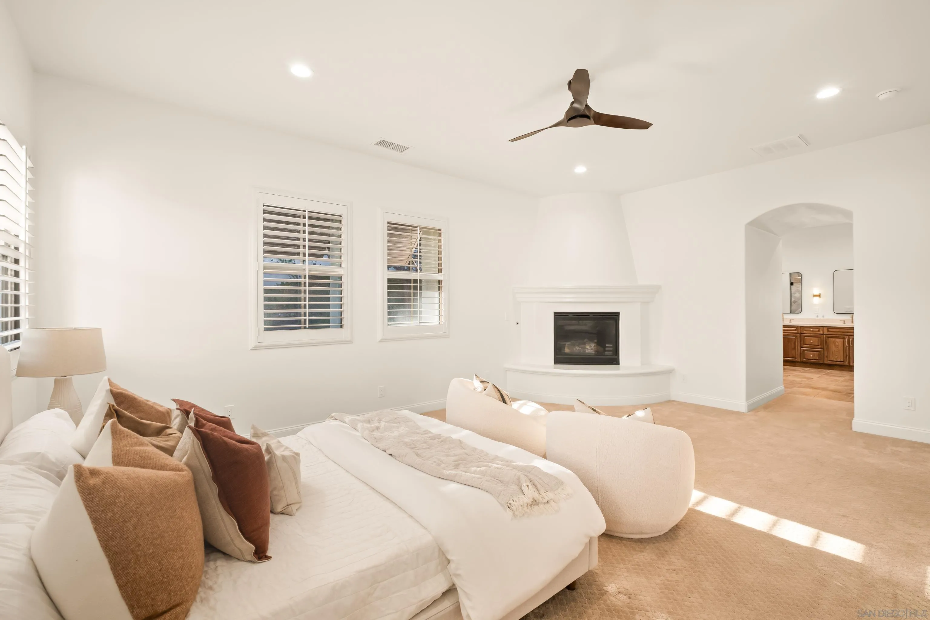 https://cdn.realtyfeed.com/cdn/127/260006706/9f5d884077f338995adceb0758f63d52.webp