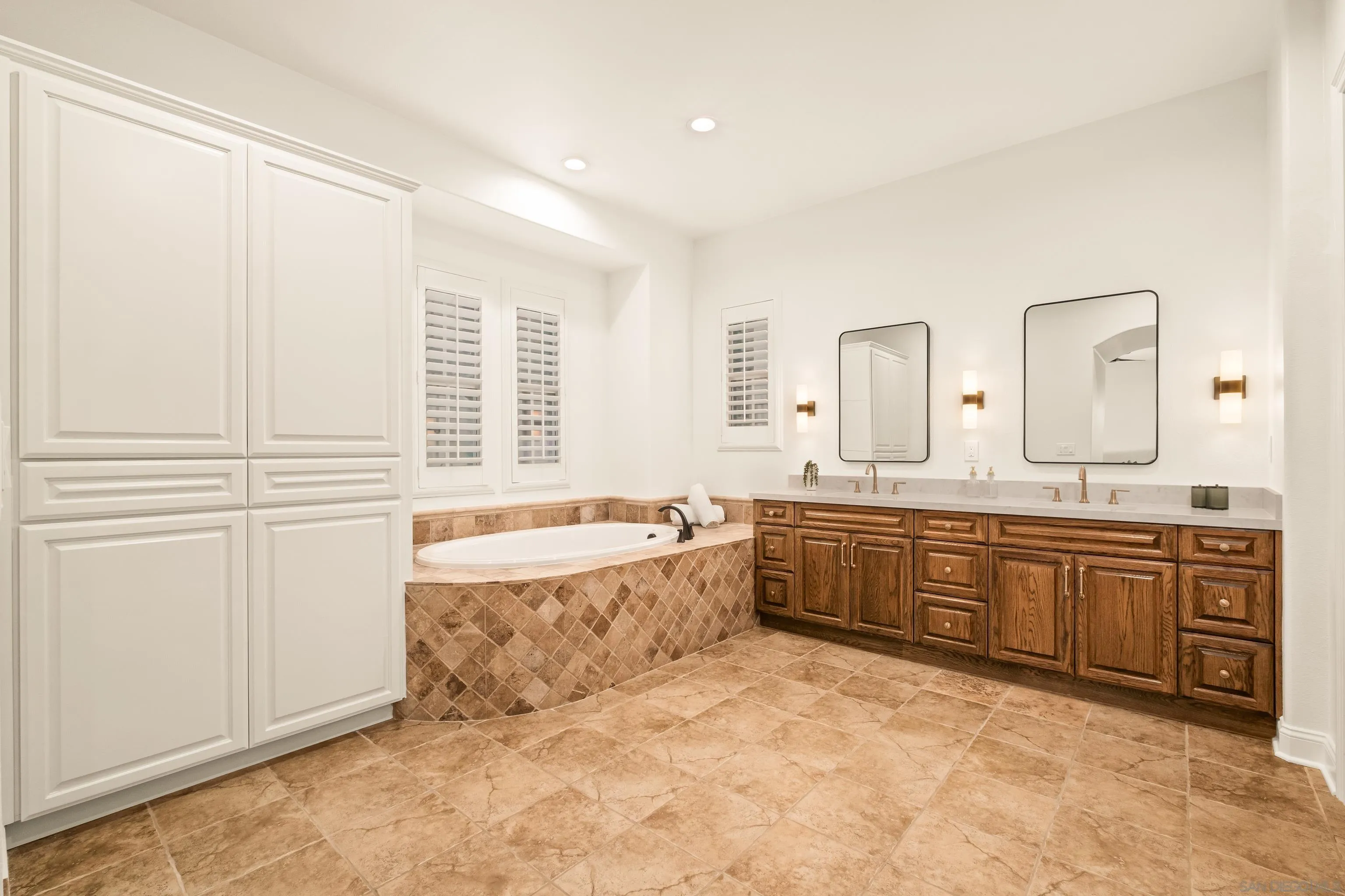 https://cdn.realtyfeed.com/cdn/127/260006706/a1f9242d94fba5acdae17e7bb7daa8e8.webp