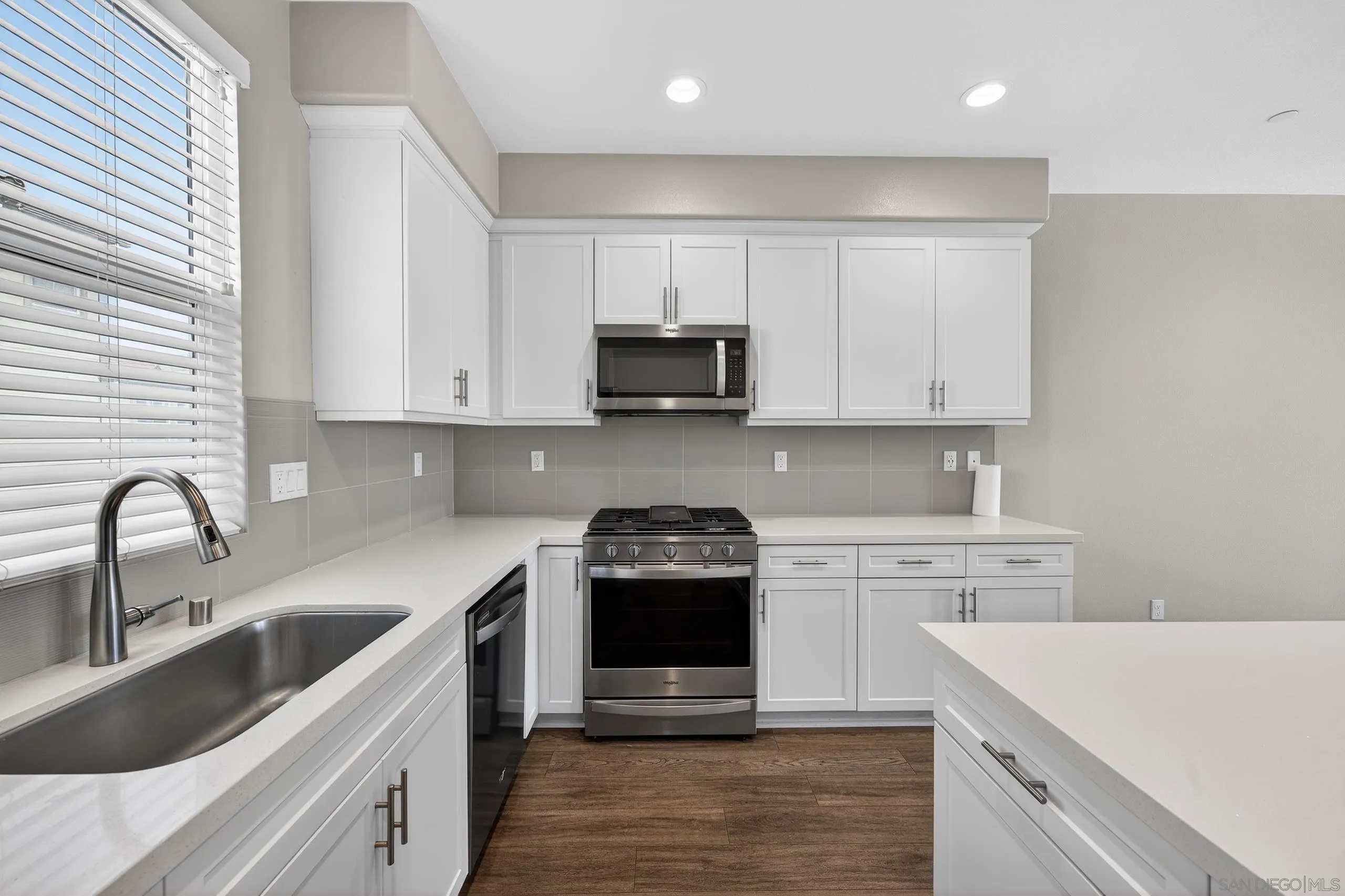 https://cdn.realtyfeed.com/cdn/127/260006713/275d12c30aa24352c35f95f23d18d292.webp