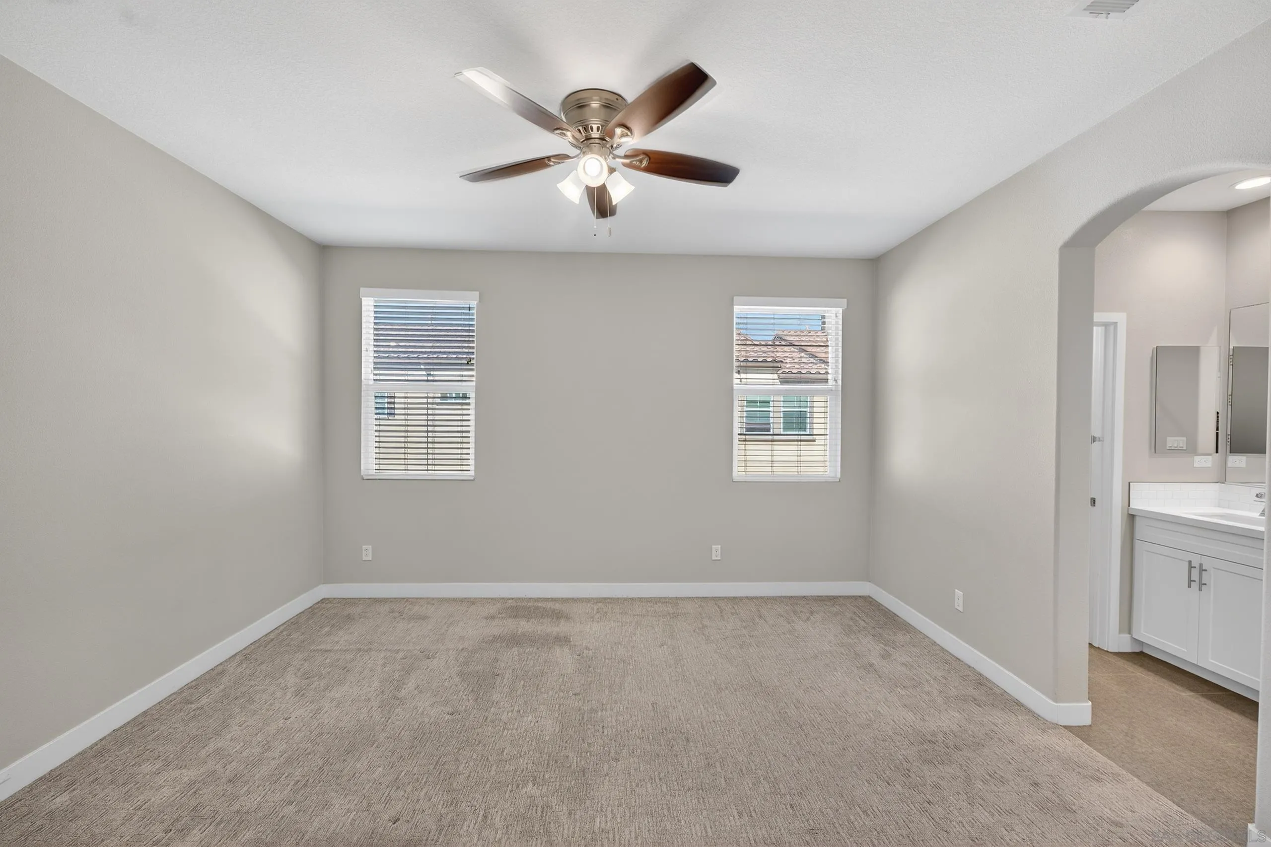 https://cdn.realtyfeed.com/cdn/127/260006713/4a77483623e395bc3d1a82628bd632de.webp