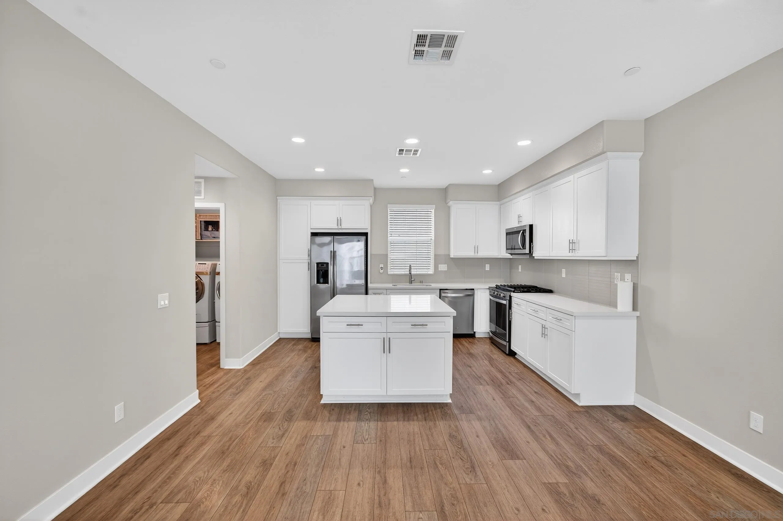 Photo #12: 260006713 Listing: Photo #12