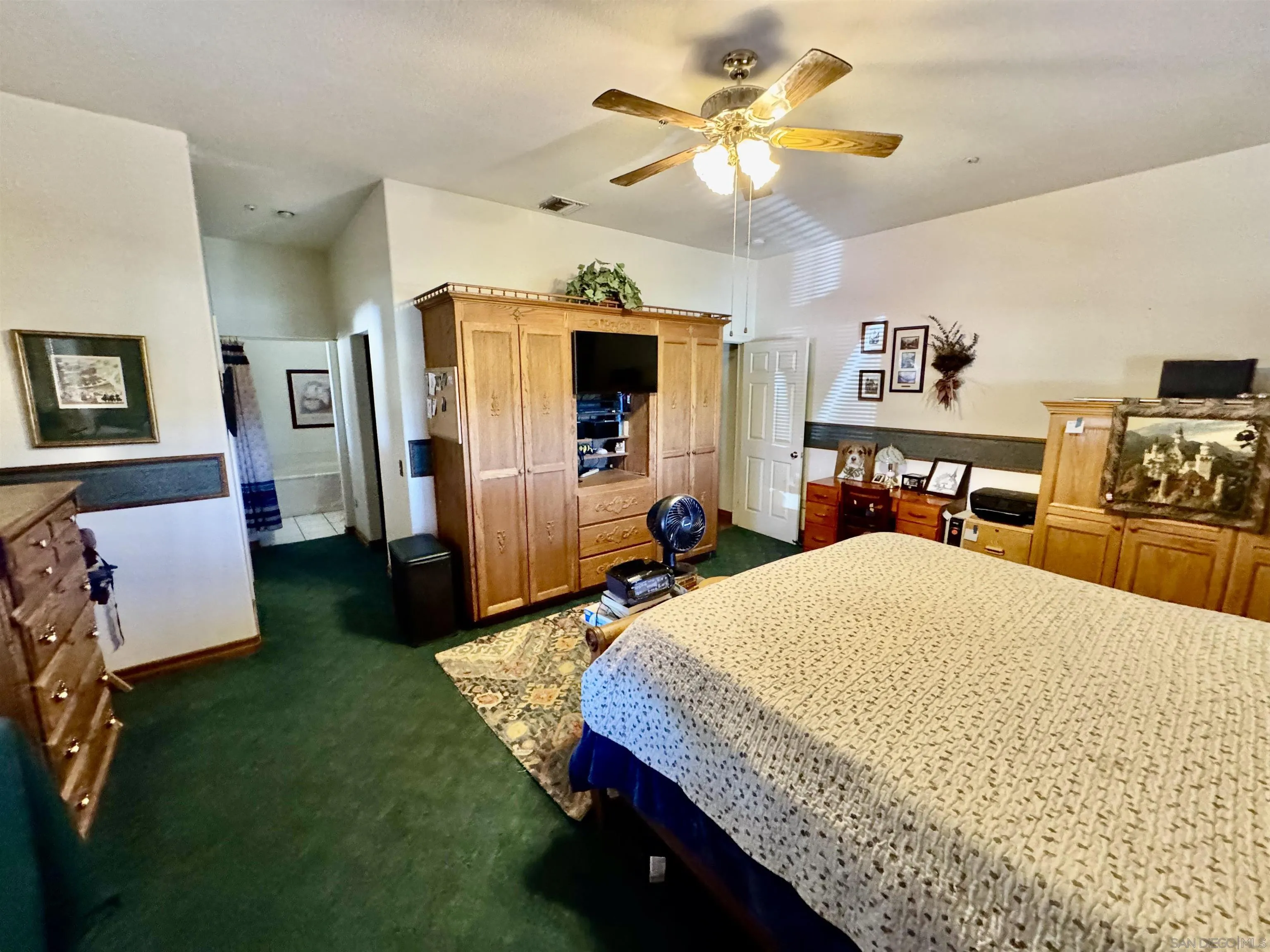 https://cdn.realtyfeed.com/cdn/127/260006714/088984fd5fd2ede6481336ef77a808e3.webp