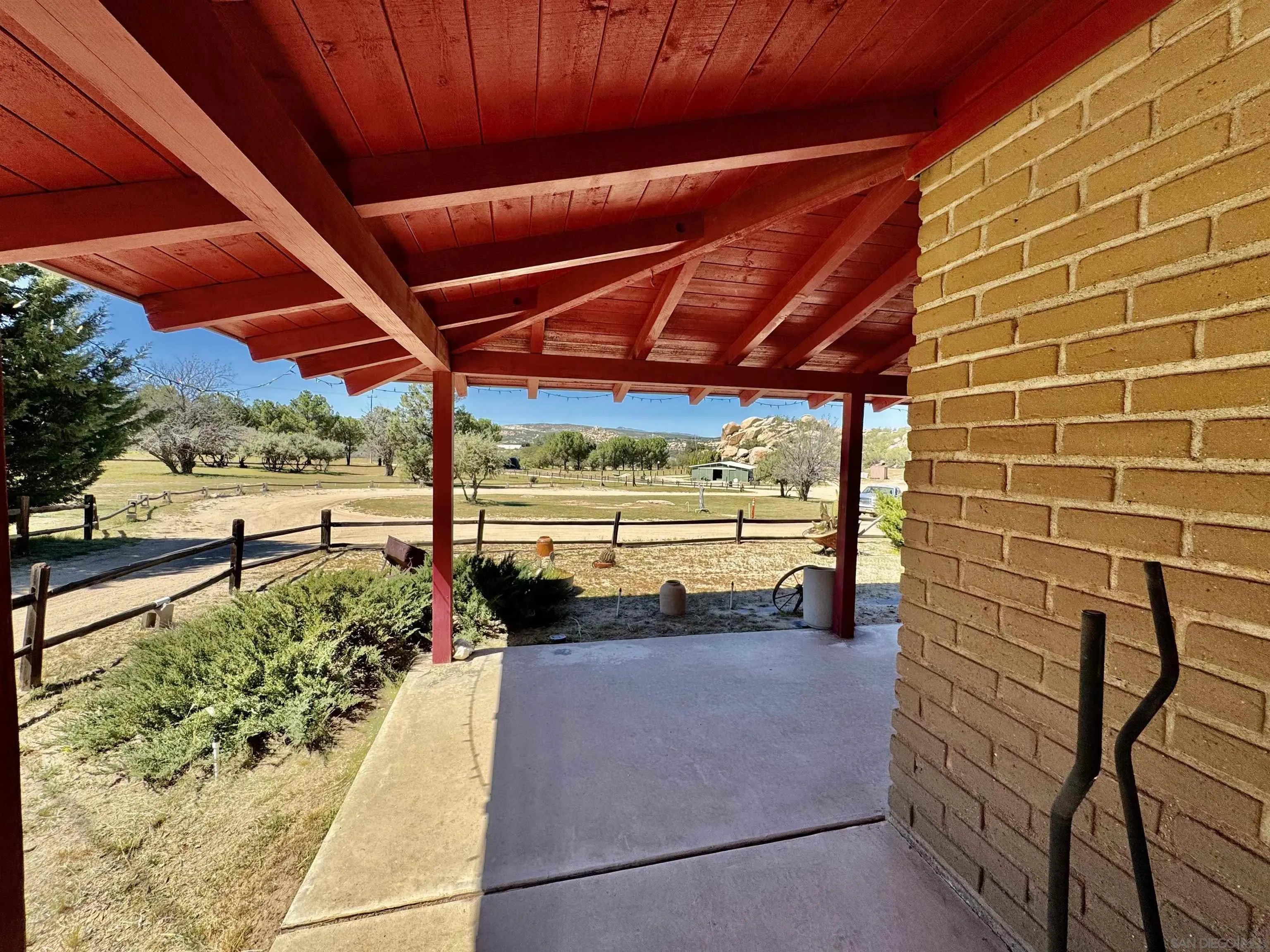 https://cdn.realtyfeed.com/cdn/127/260006714/1d68f920ed399caa6094bd5107897b2b.webp