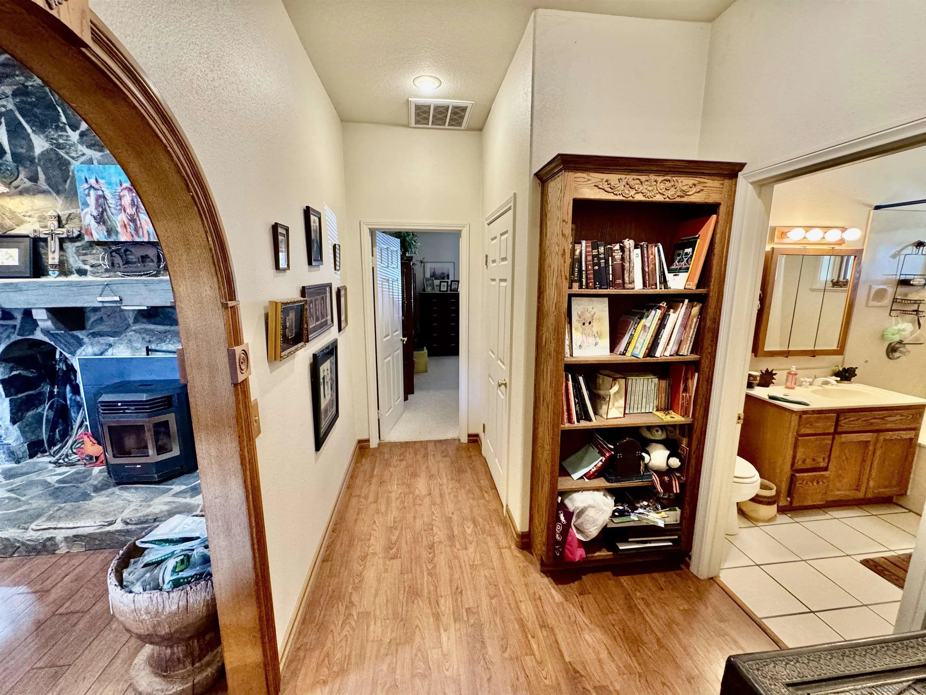 https://cdn.realtyfeed.com/cdn/127/260006714/96fd19325f3a096e869d381a75a6f4a6.webp