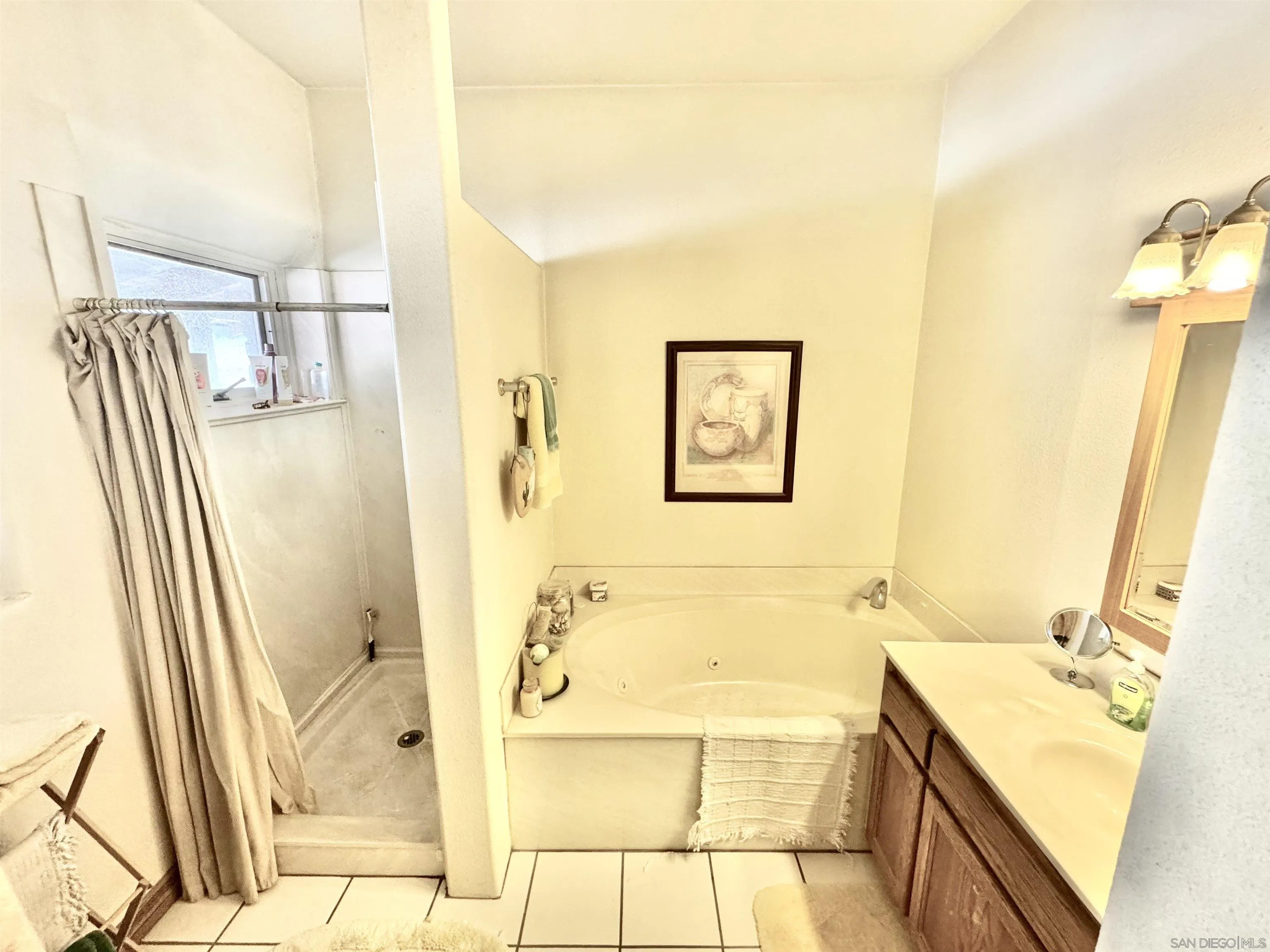 https://cdn.realtyfeed.com/cdn/127/260006714/bc89215d31d9b52d4500e0aeaa66f8c9.webp