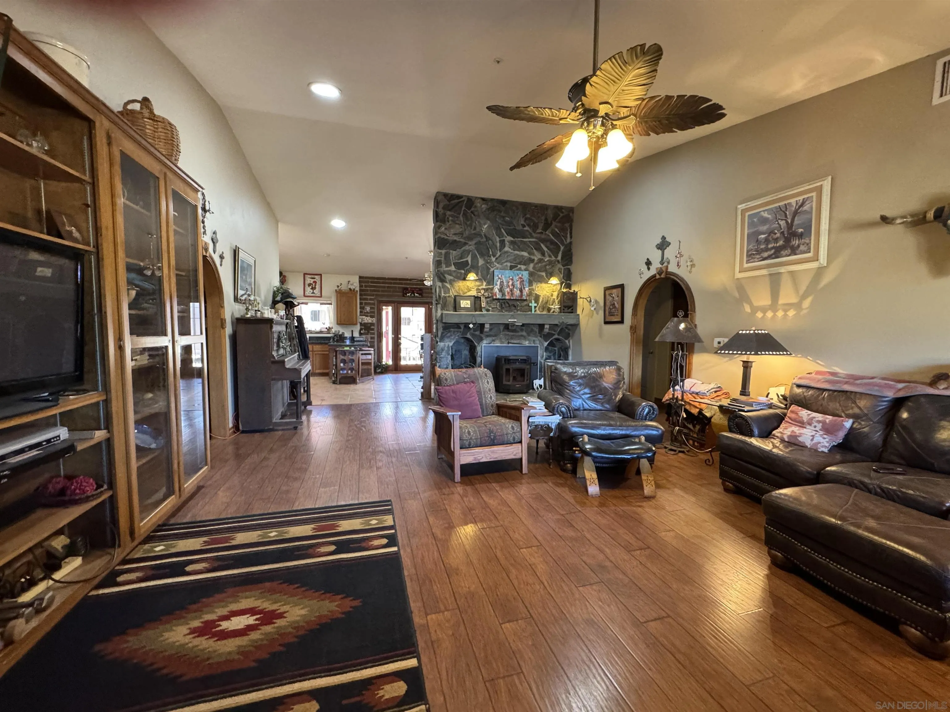 https://cdn.realtyfeed.com/cdn/127/260006714/ceb877849737a01402fefab133a0ebf0.webp