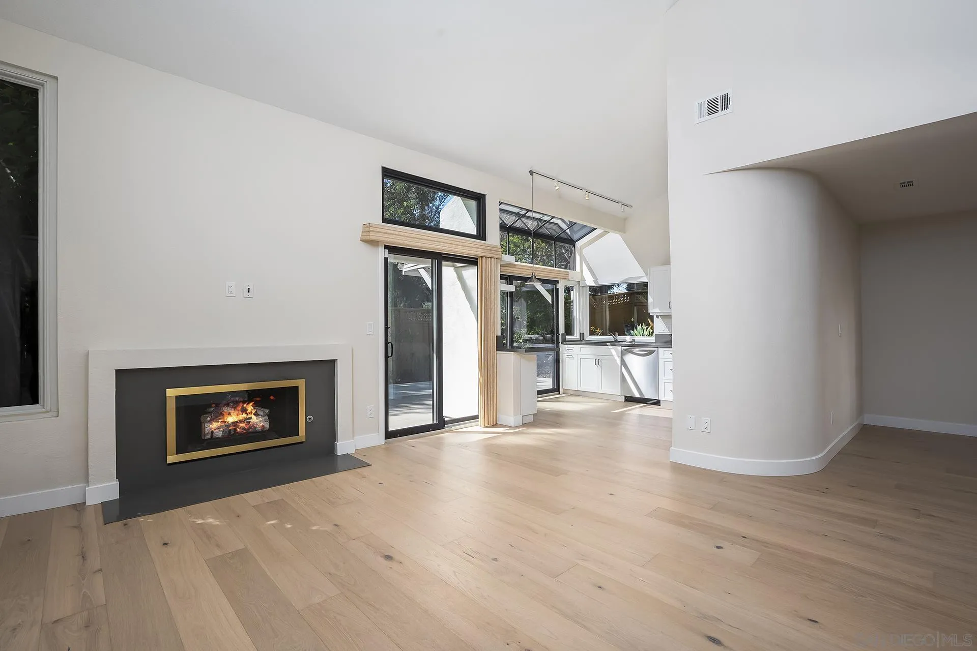 Photo #9: 260006730 Listing: Photo #9