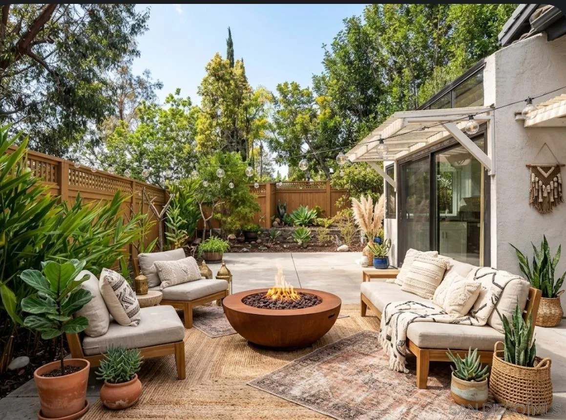 Browse active condo listings in LINDA VISTA