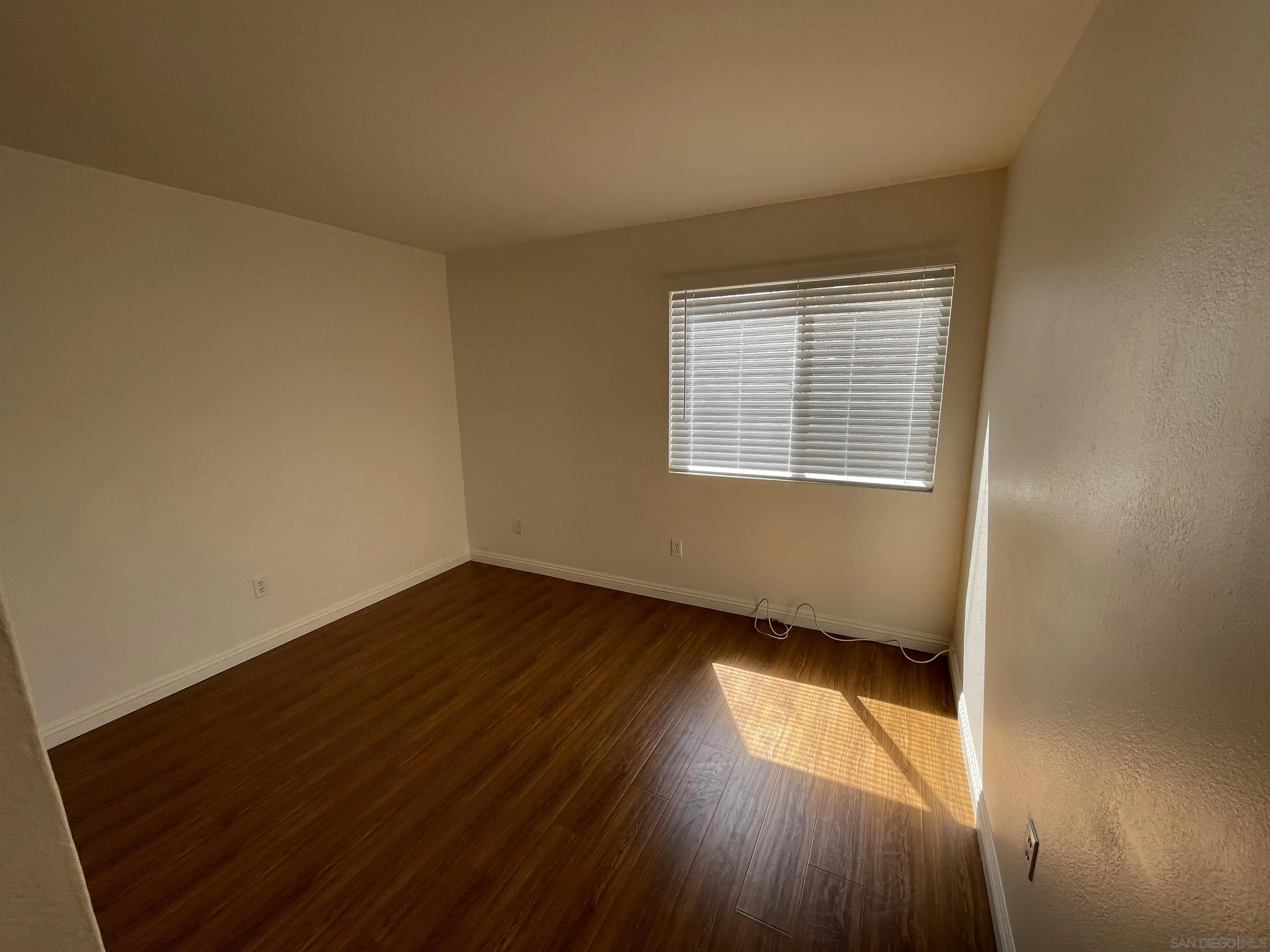 https://cdn.realtyfeed.com/cdn/127/260006742/c2bfd0497f1f1f36689d352bfc373724.webp