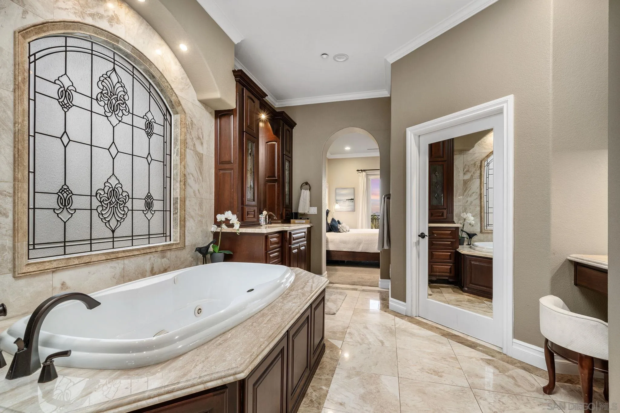 https://cdn.realtyfeed.com/cdn/127/260006743/1c57755d0341a744e3474d30da3982ff.webp