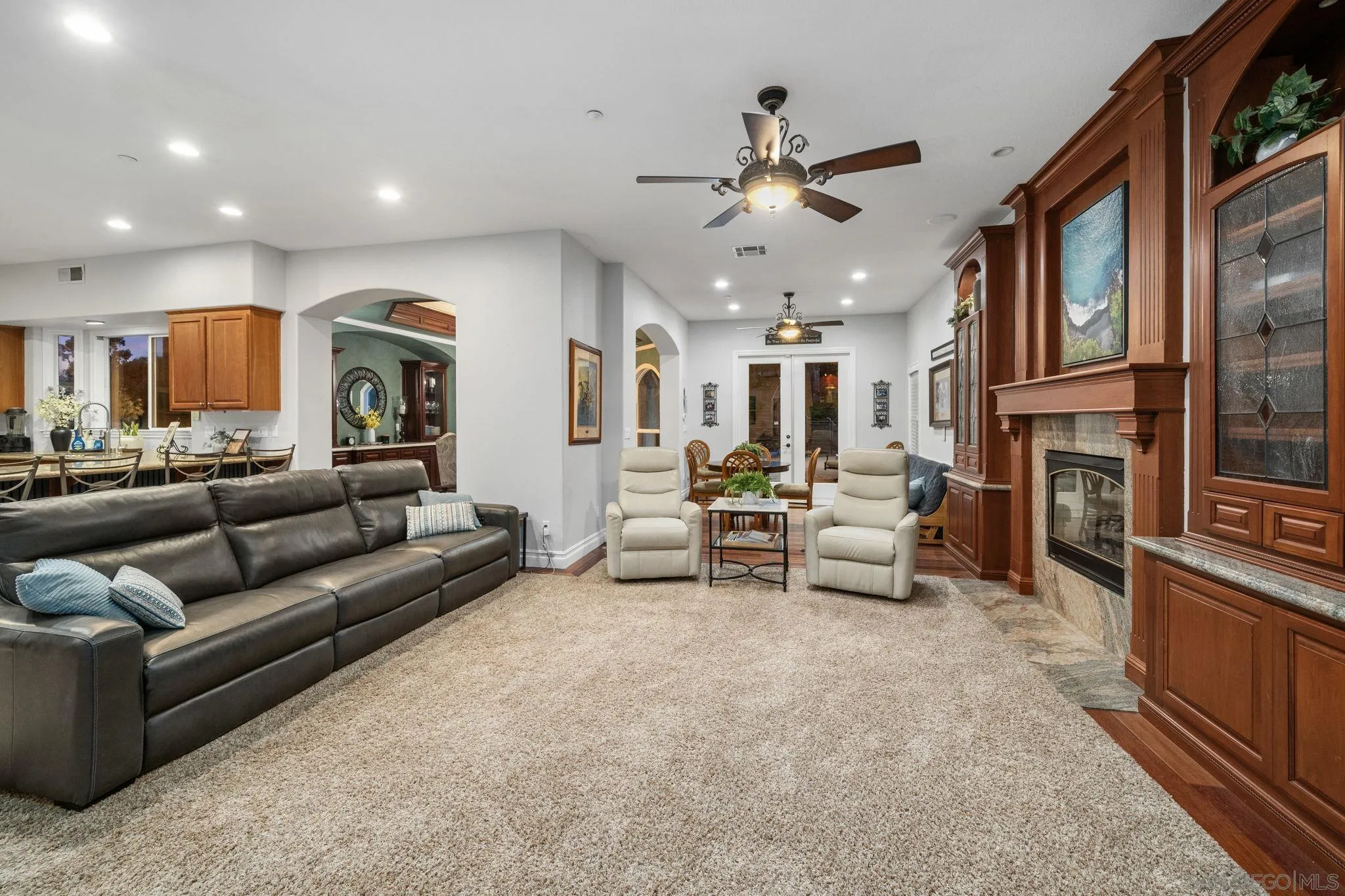 https://cdn.realtyfeed.com/cdn/127/260006743/1fc98a8315c013b64ce5b12a9a043f81.webp