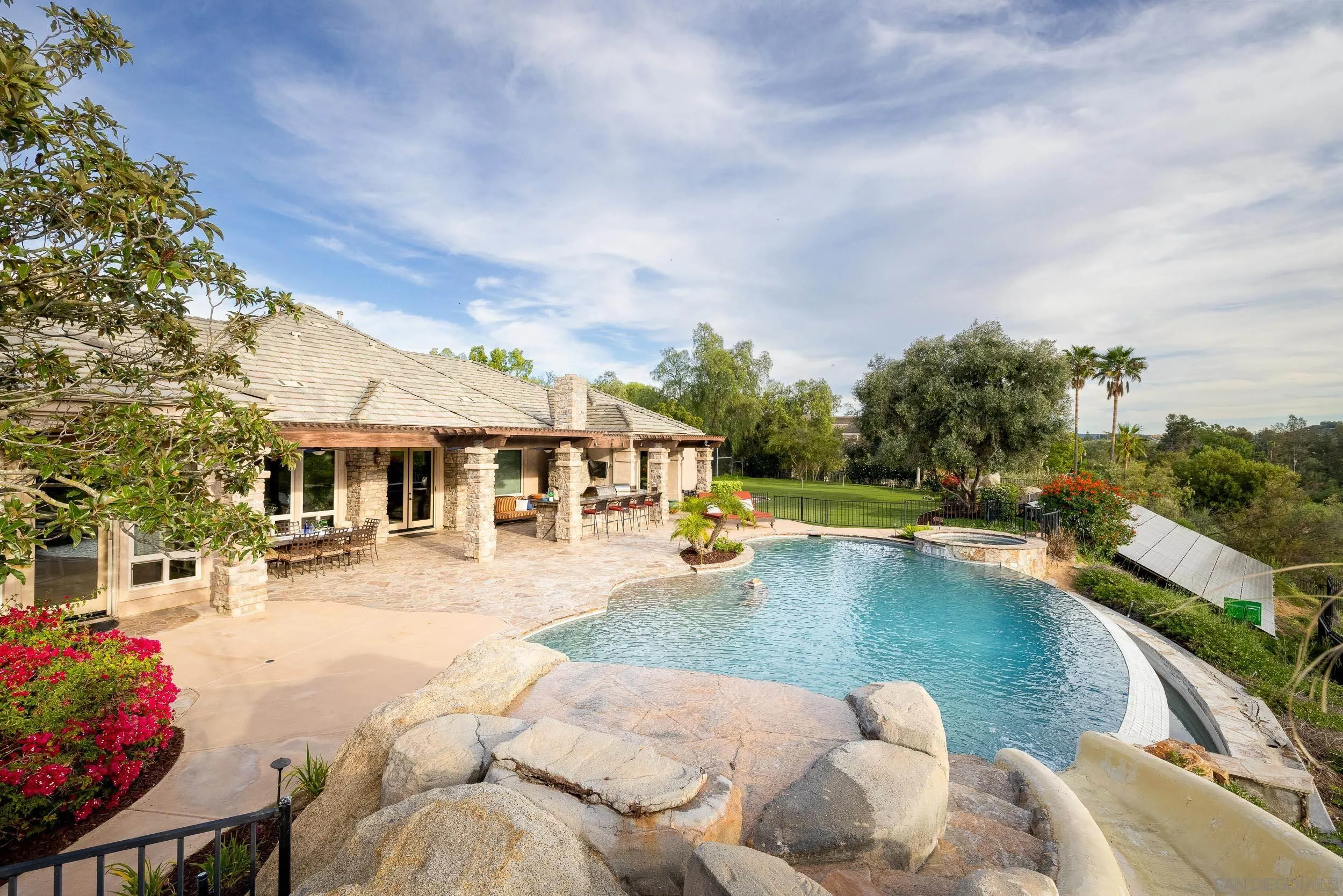 https://cdn.realtyfeed.com/cdn/127/260006748/49e0f32cab64999f2fe3d667274c6913.webp