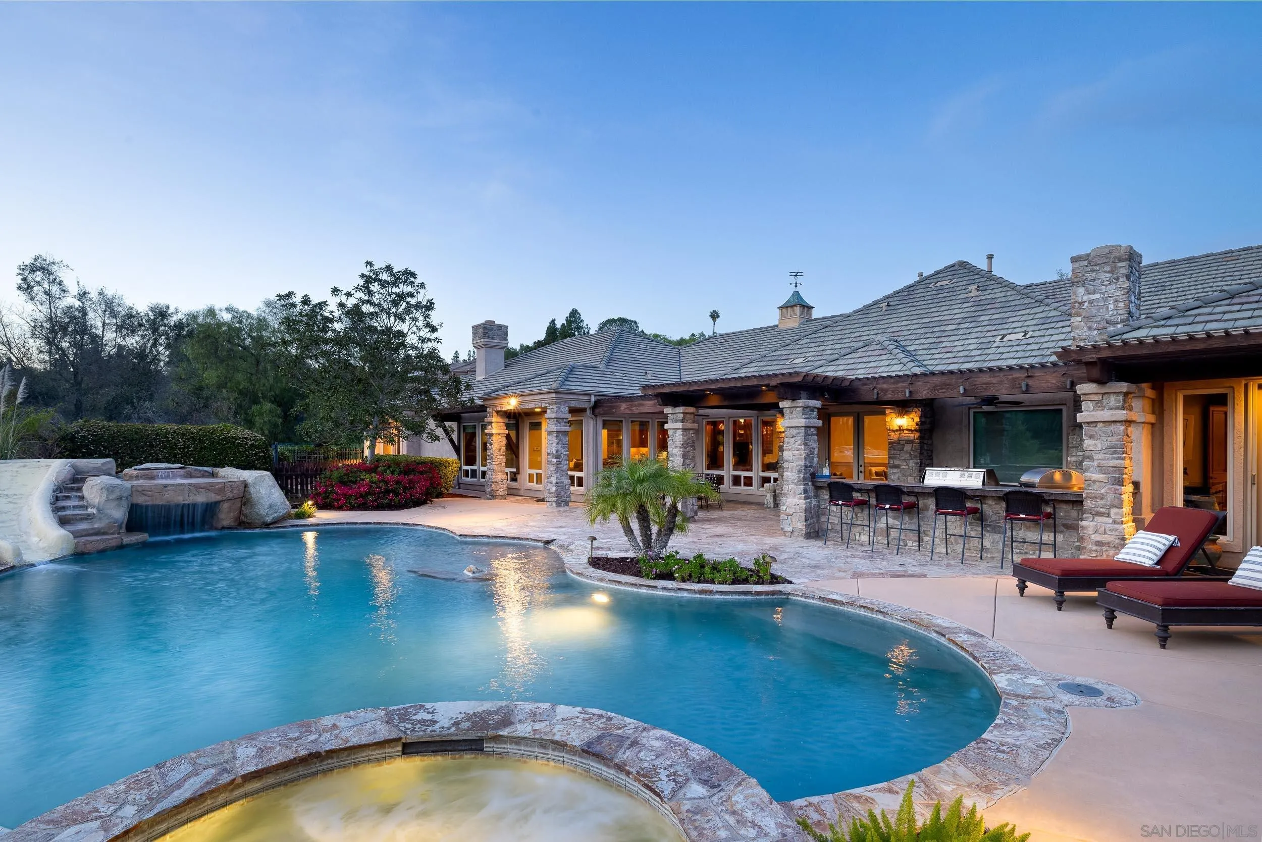 https://cdn.realtyfeed.com/cdn/127/260006748/65232a104d7a6b9118ec91e857c826b2.webp
