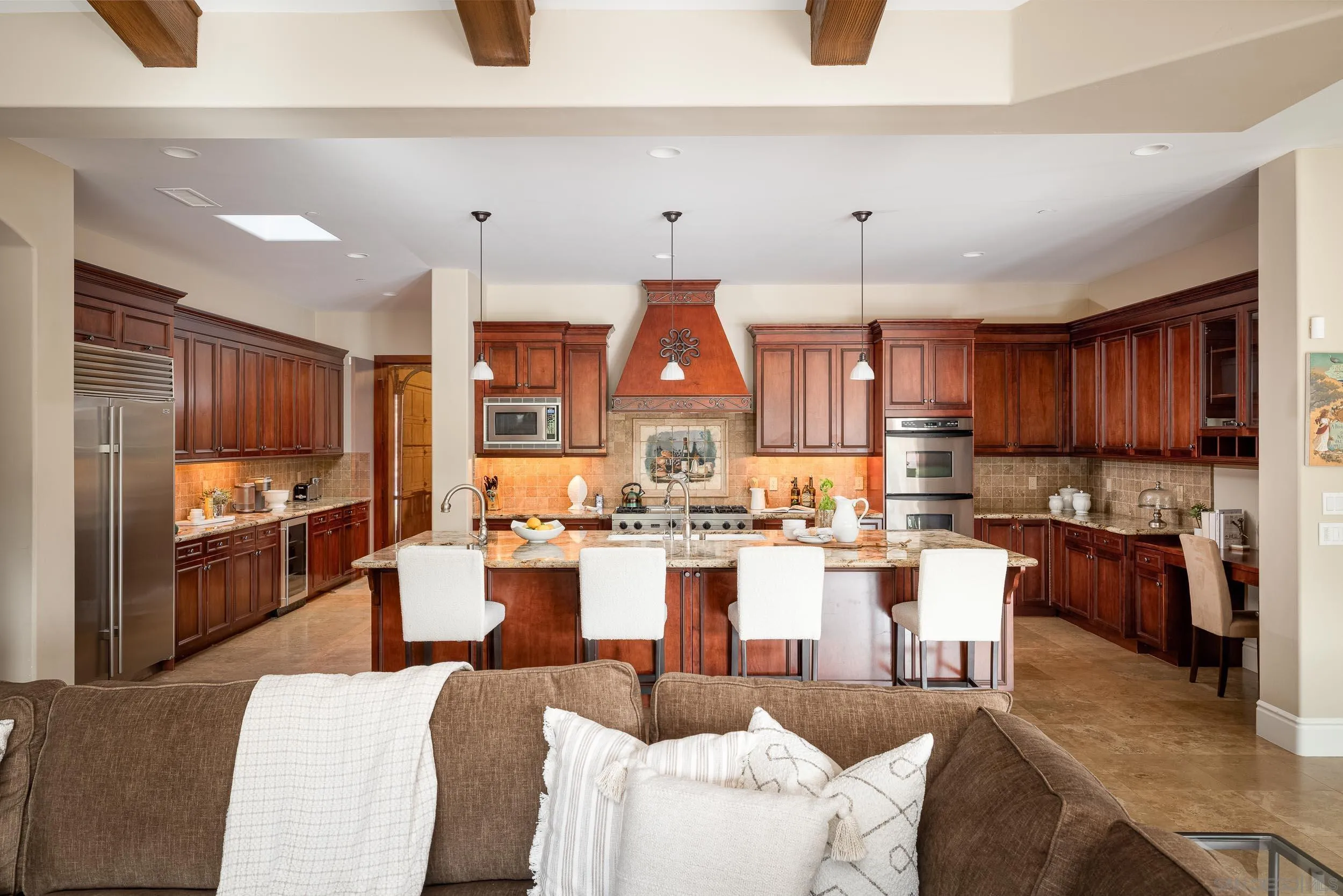 https://cdn.realtyfeed.com/cdn/127/260006748/85040571c1d18a03badbb35911dff350.webp