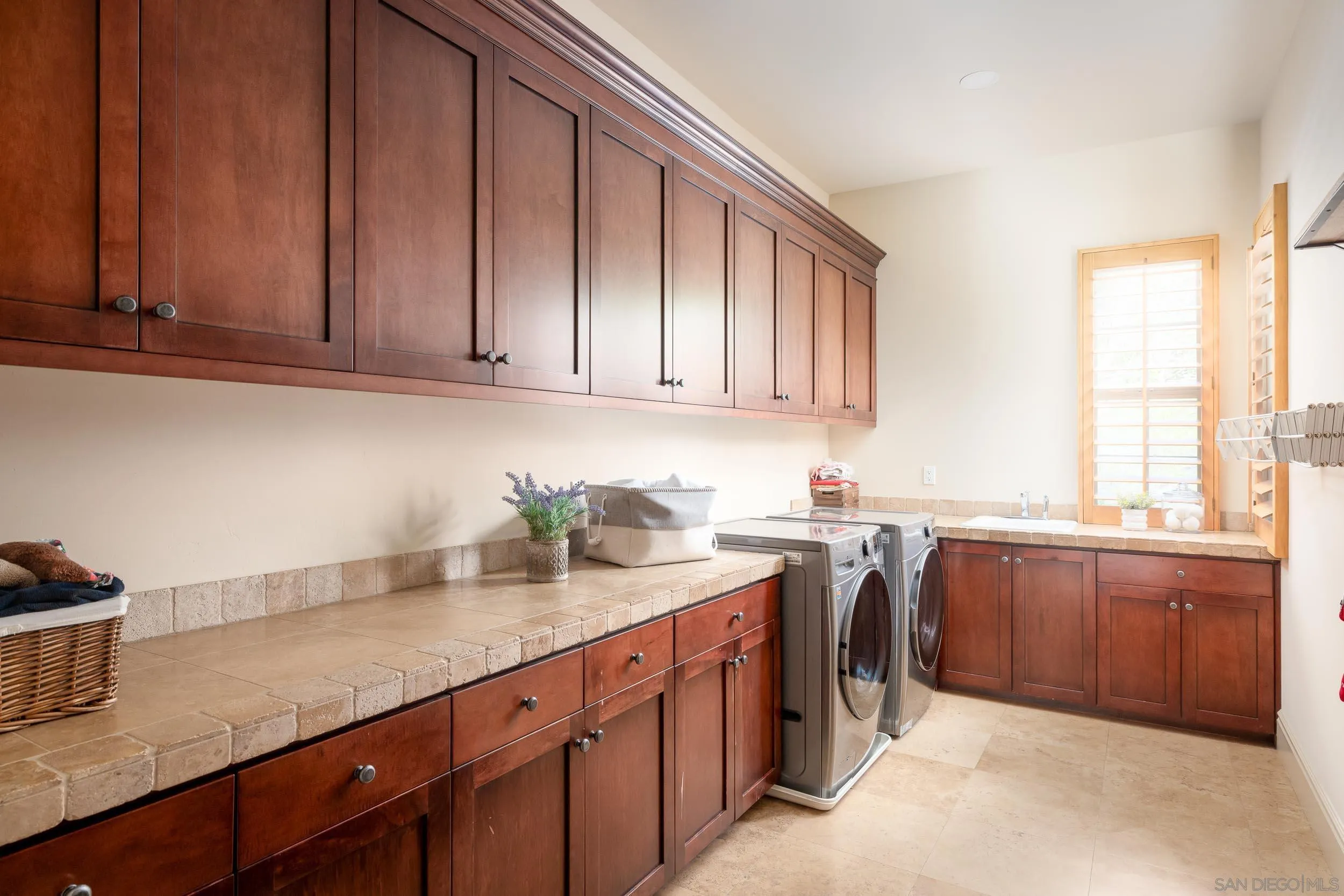 https://cdn.realtyfeed.com/cdn/127/260006748/98d61ff68727d21d0cbde7c98eb89b16.webp