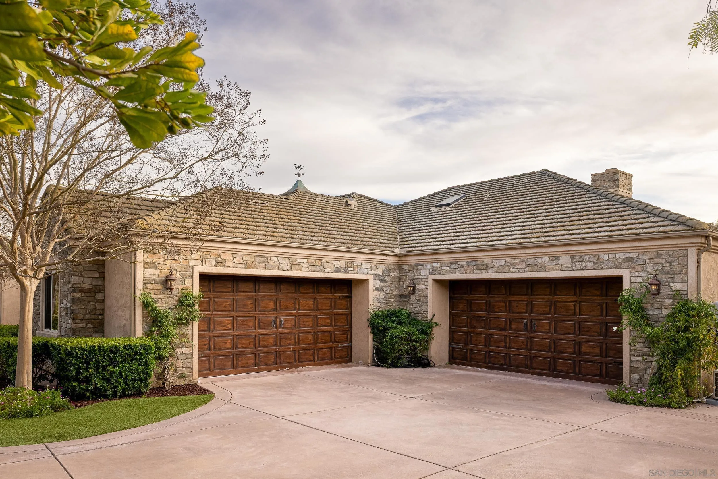 https://cdn.realtyfeed.com/cdn/127/260006748/a3439b45c3d7f1724622758a2f0be48c.webp
