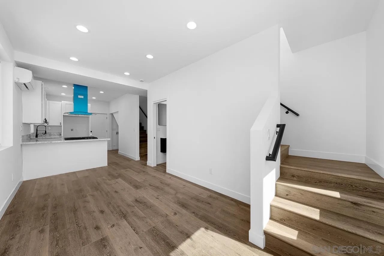 https://cdn.realtyfeed.com/cdn/127/260006749/6fb8e647597a836970ba36f7df731b54.webp