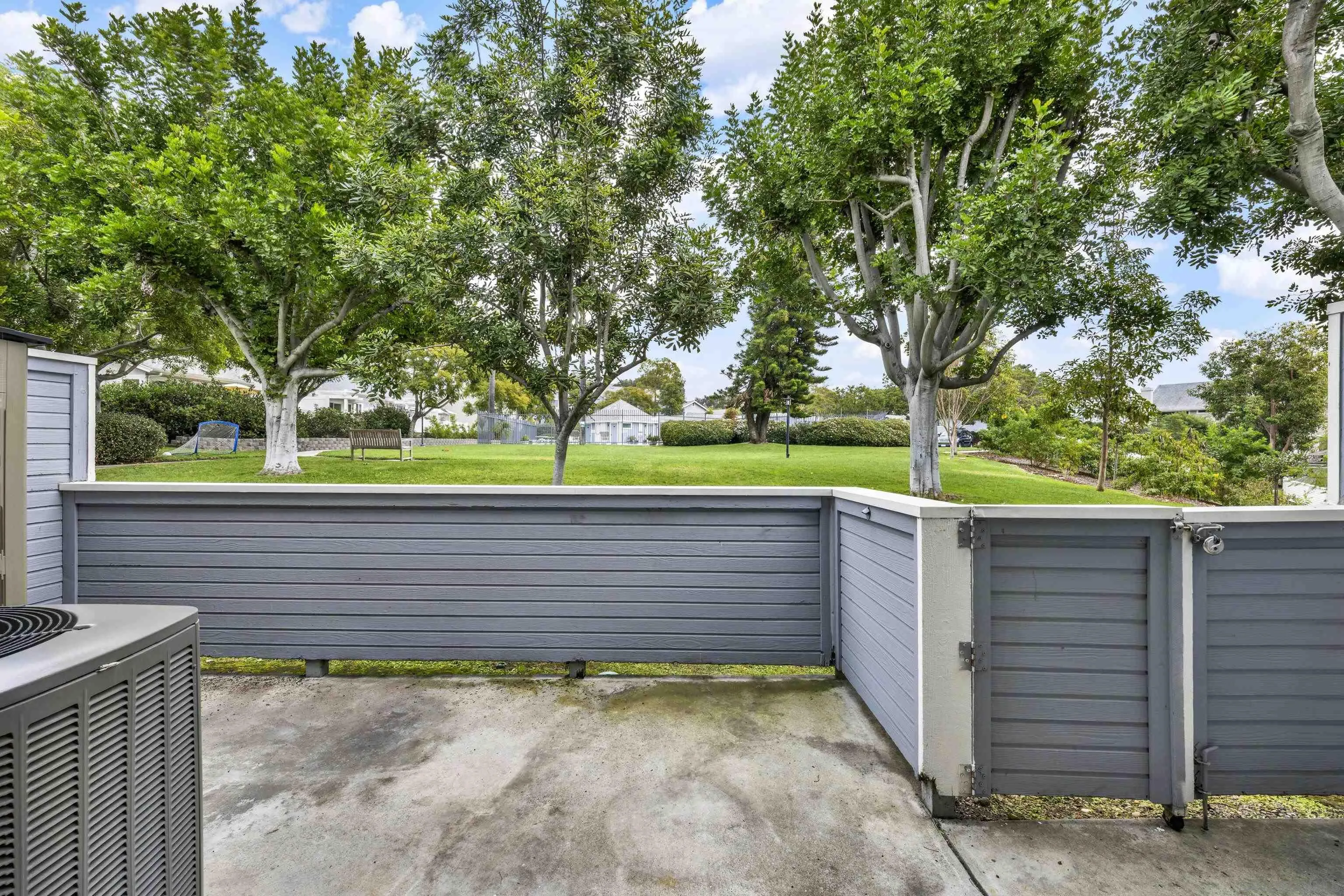 https://cdn.realtyfeed.com/cdn/127/260006753/390593bae76311f4d7831503322bac0d.webp