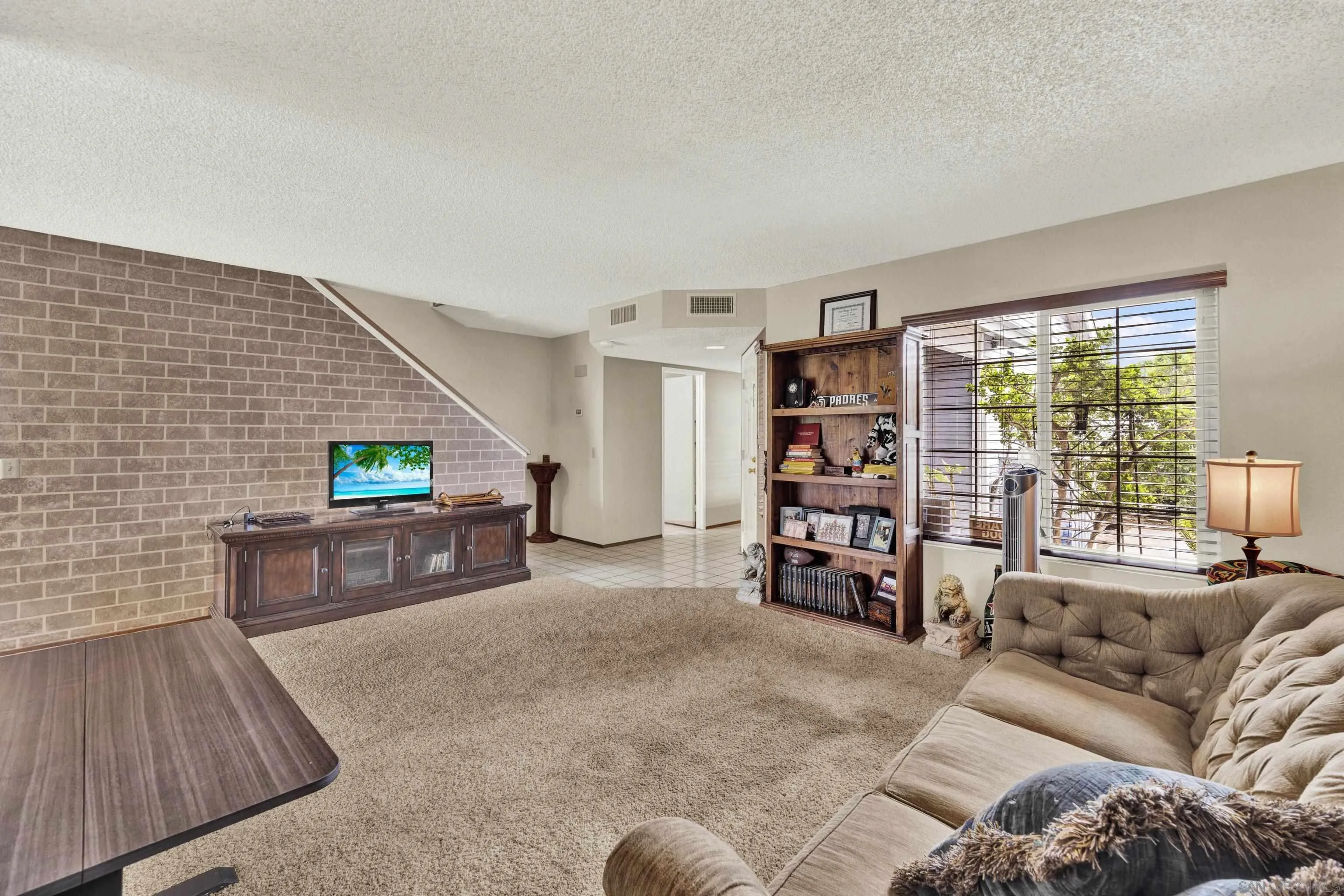 https://cdn.realtyfeed.com/cdn/127/260006753/98b44039867cc93ac083fed10a35de80.webp