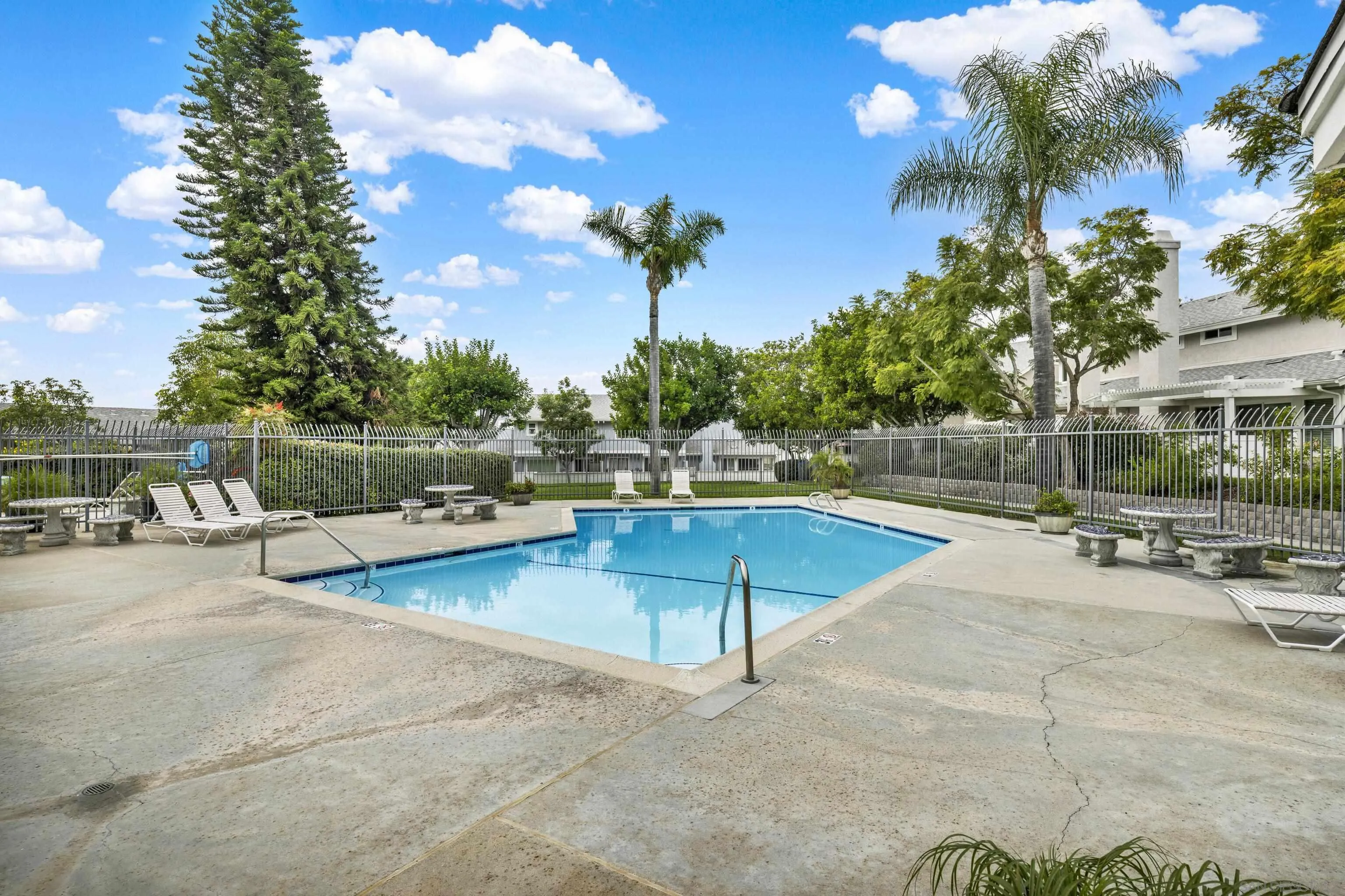 https://cdn.realtyfeed.com/cdn/127/260006753/99dd2d8195d73adec43dffcaf3dec20a.webp