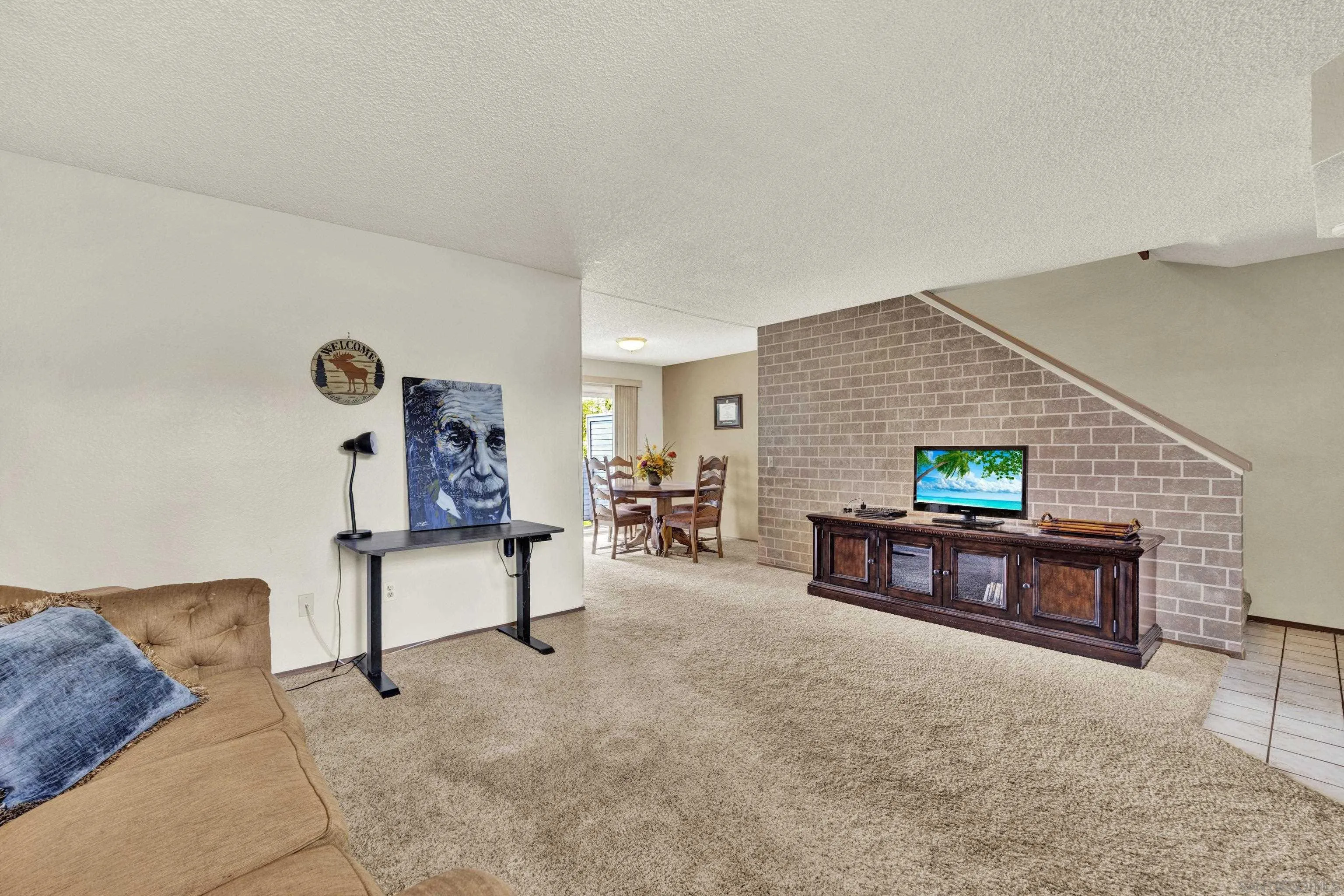 https://cdn.realtyfeed.com/cdn/127/260006753/ce43671edbed945c4365ca44fa84956c.webp