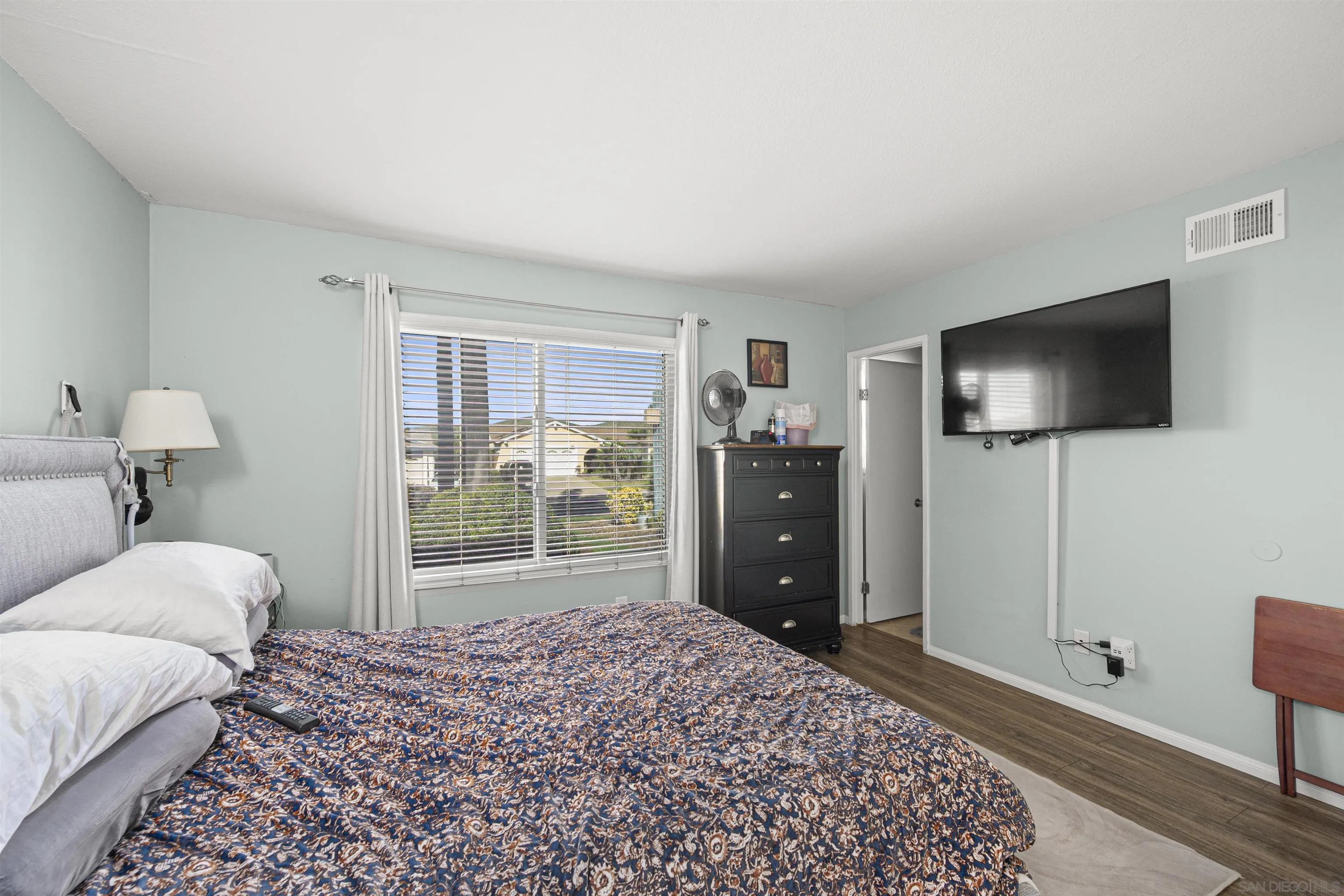https://cdn.realtyfeed.com/cdn/127/260006755/138de54d5f4681221a75919fd7061c22.webp