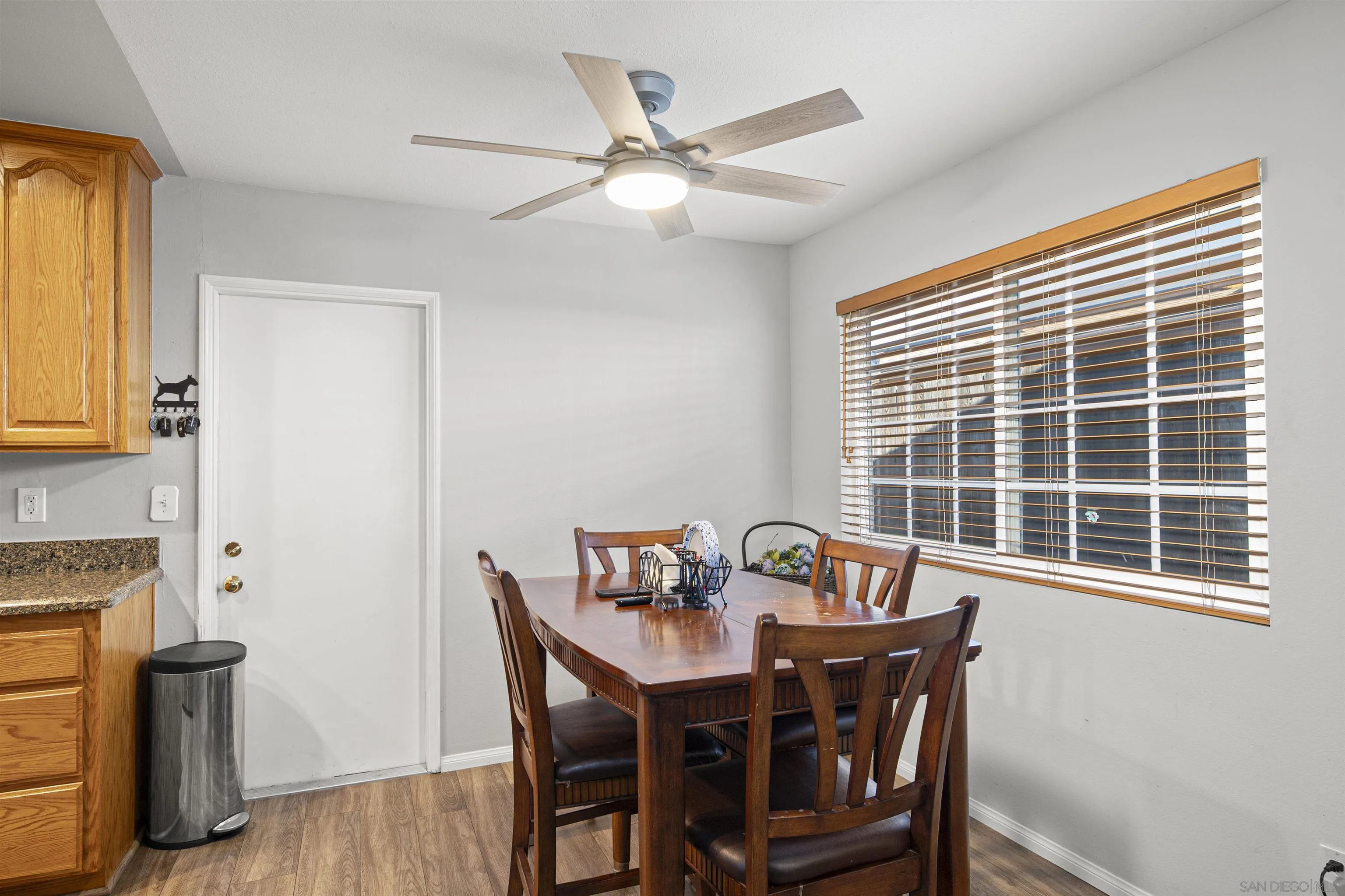 https://cdn.realtyfeed.com/cdn/127/260006755/a81adf50cde0bd2ed5ada3865d67d726.webp