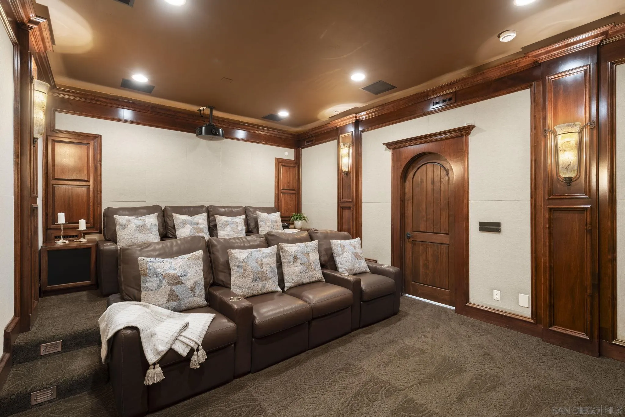 https://cdn.realtyfeed.com/cdn/127/260006766/56947b8b4834e8991ce2ad8e5e516441.webp