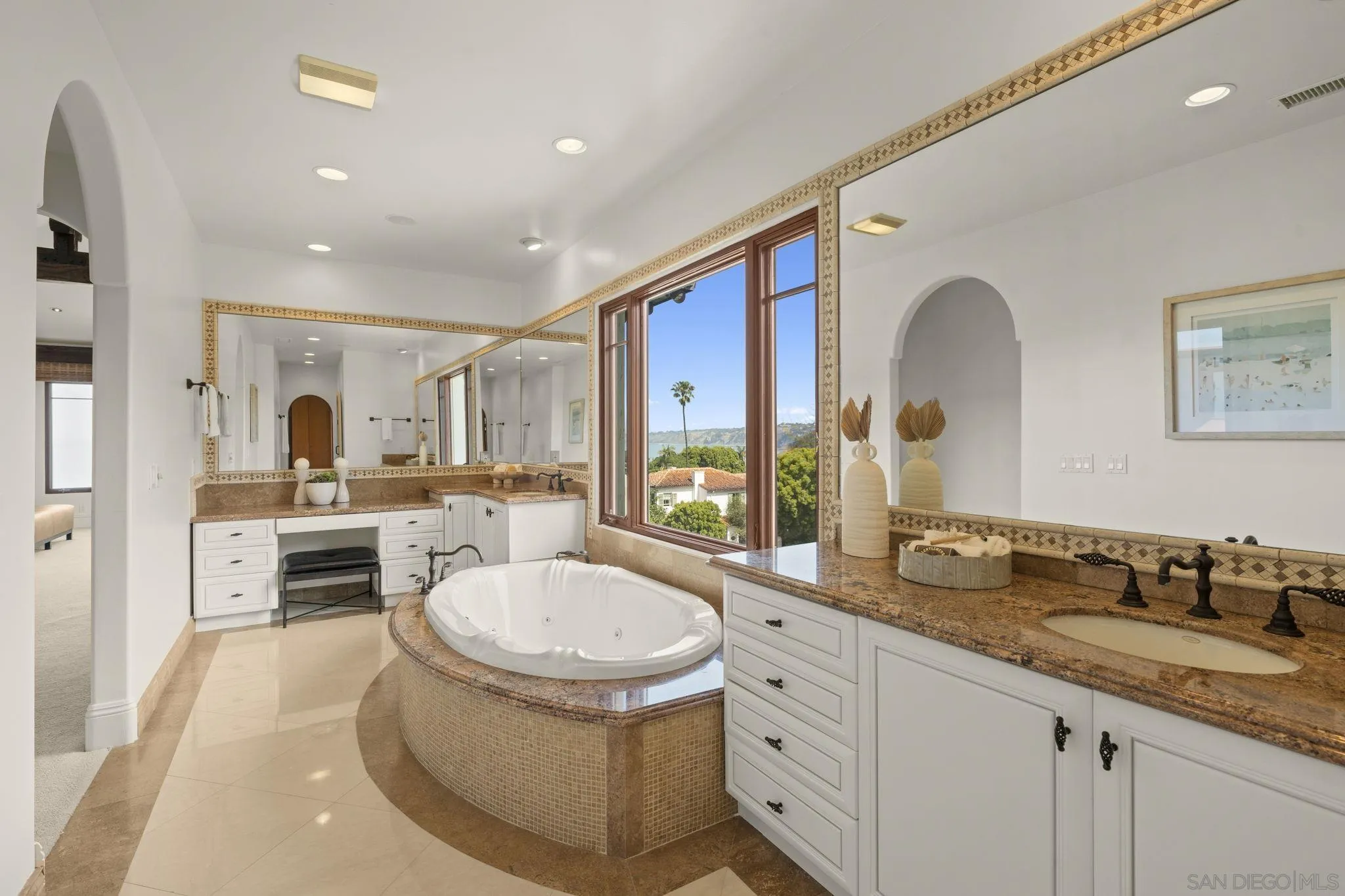 https://cdn.realtyfeed.com/cdn/127/260006766/bce9a2dbad5b654122baf8be1860cb97.webp