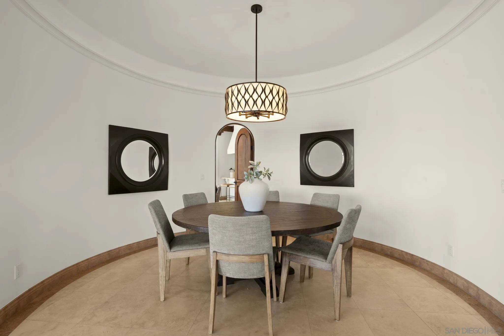 https://cdn.realtyfeed.com/cdn/127/260006766/c7c611d9ed6cd4b812695d7f678c86cb.webp
