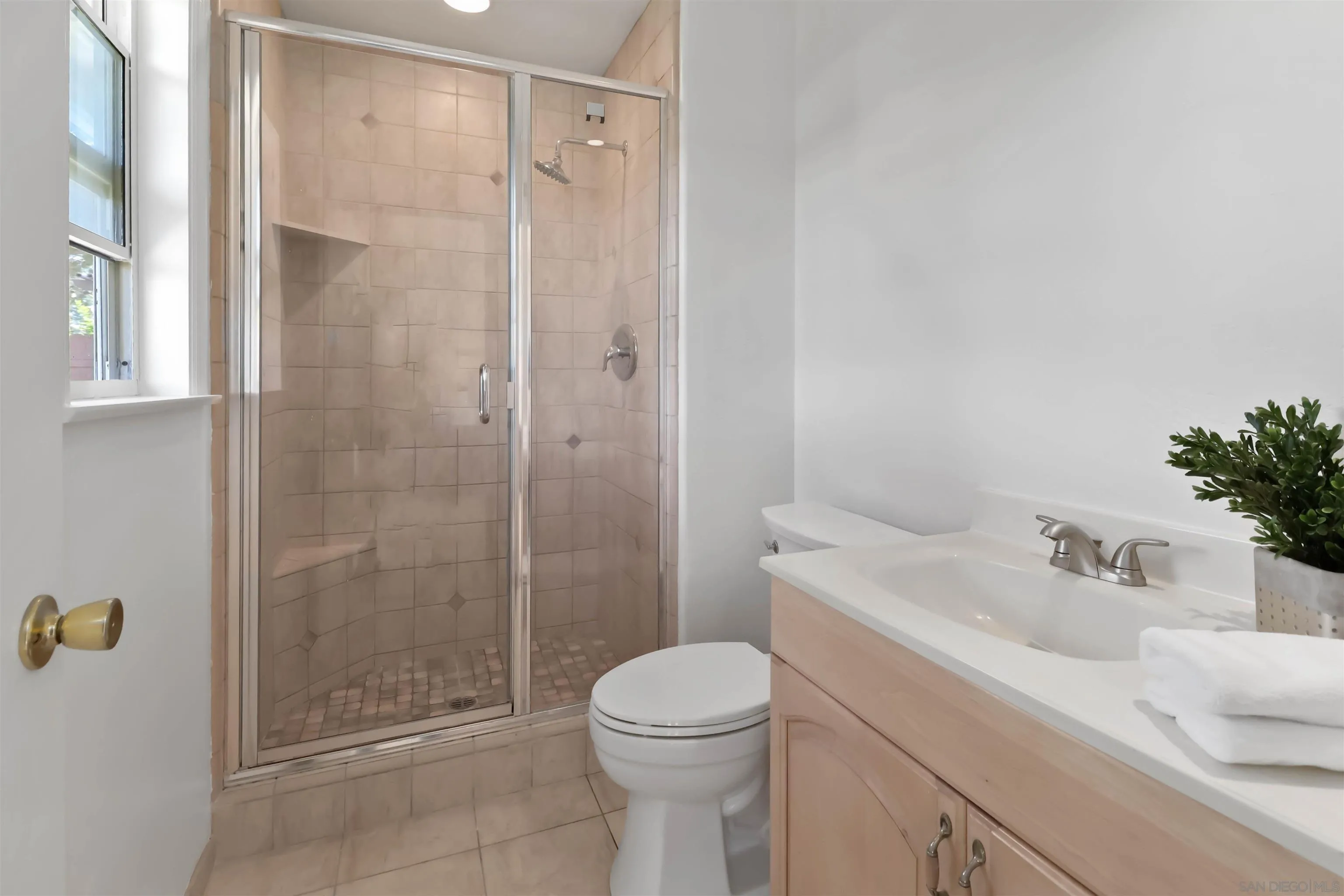 https://cdn.realtyfeed.com/cdn/127/260006774/007e8060caf27983c6b845f3a95d3f7d.webp
