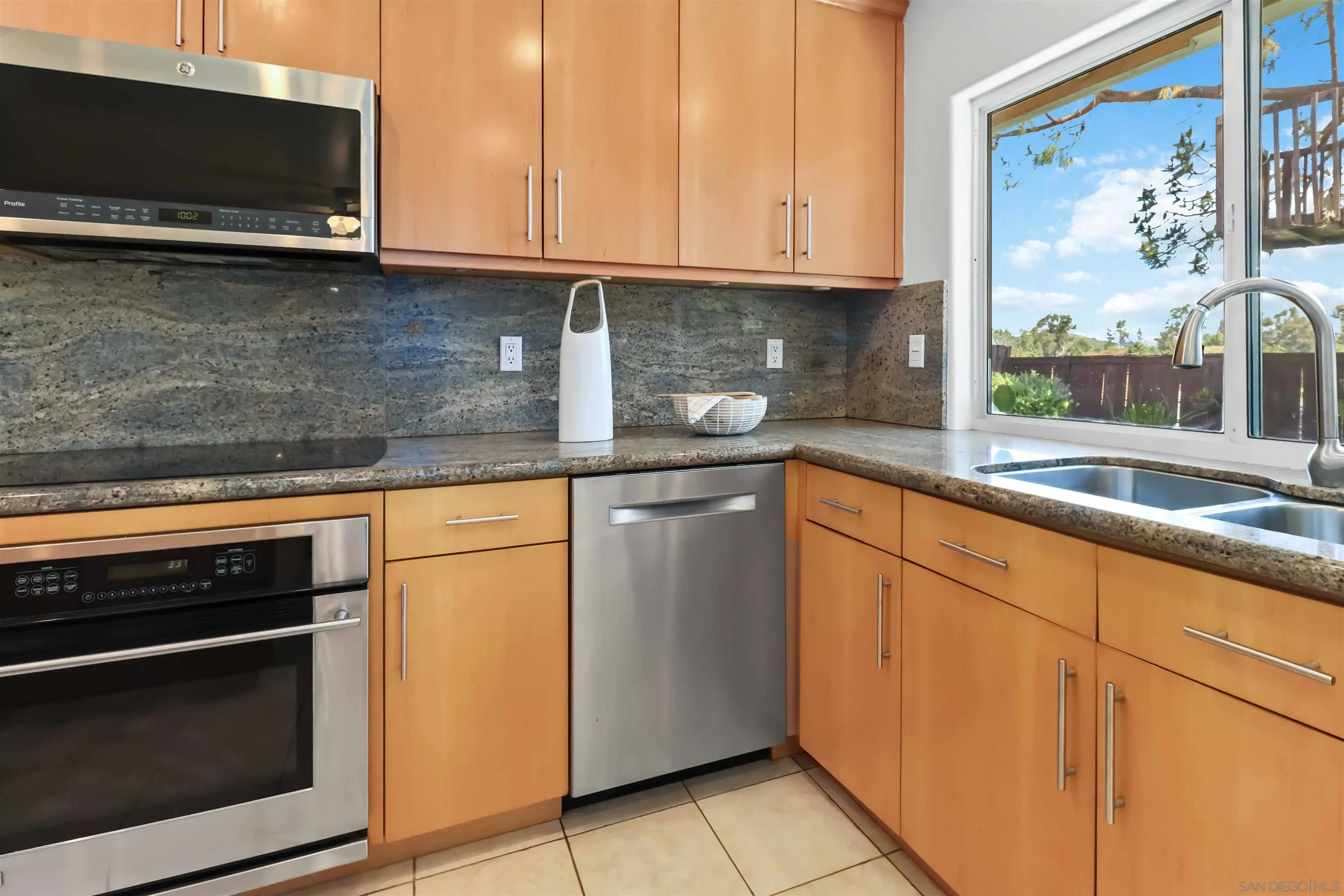 https://cdn.realtyfeed.com/cdn/127/260006774/1c3b9c7fe8340a454650d00f731387b0.webp