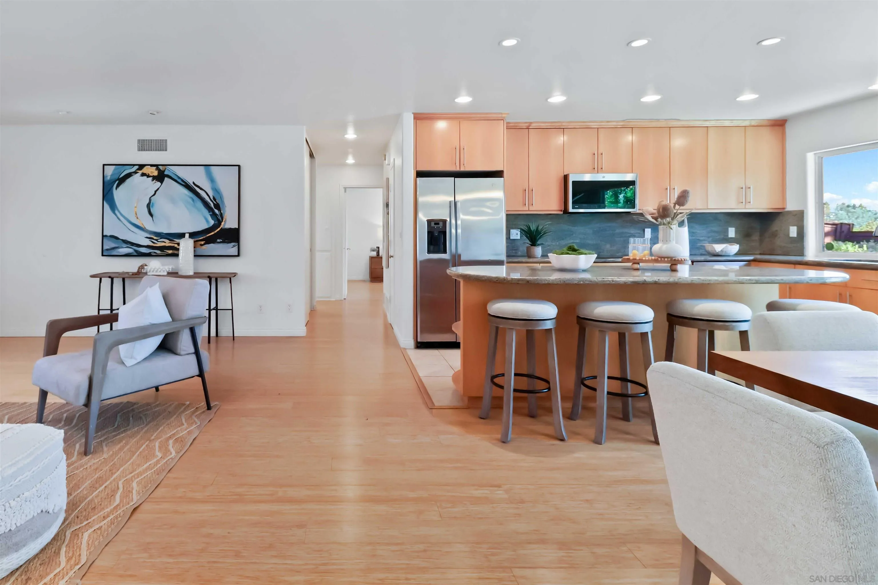https://cdn.realtyfeed.com/cdn/127/260006774/a1d85581be97a1a45a47c0a866b6cf96.webp