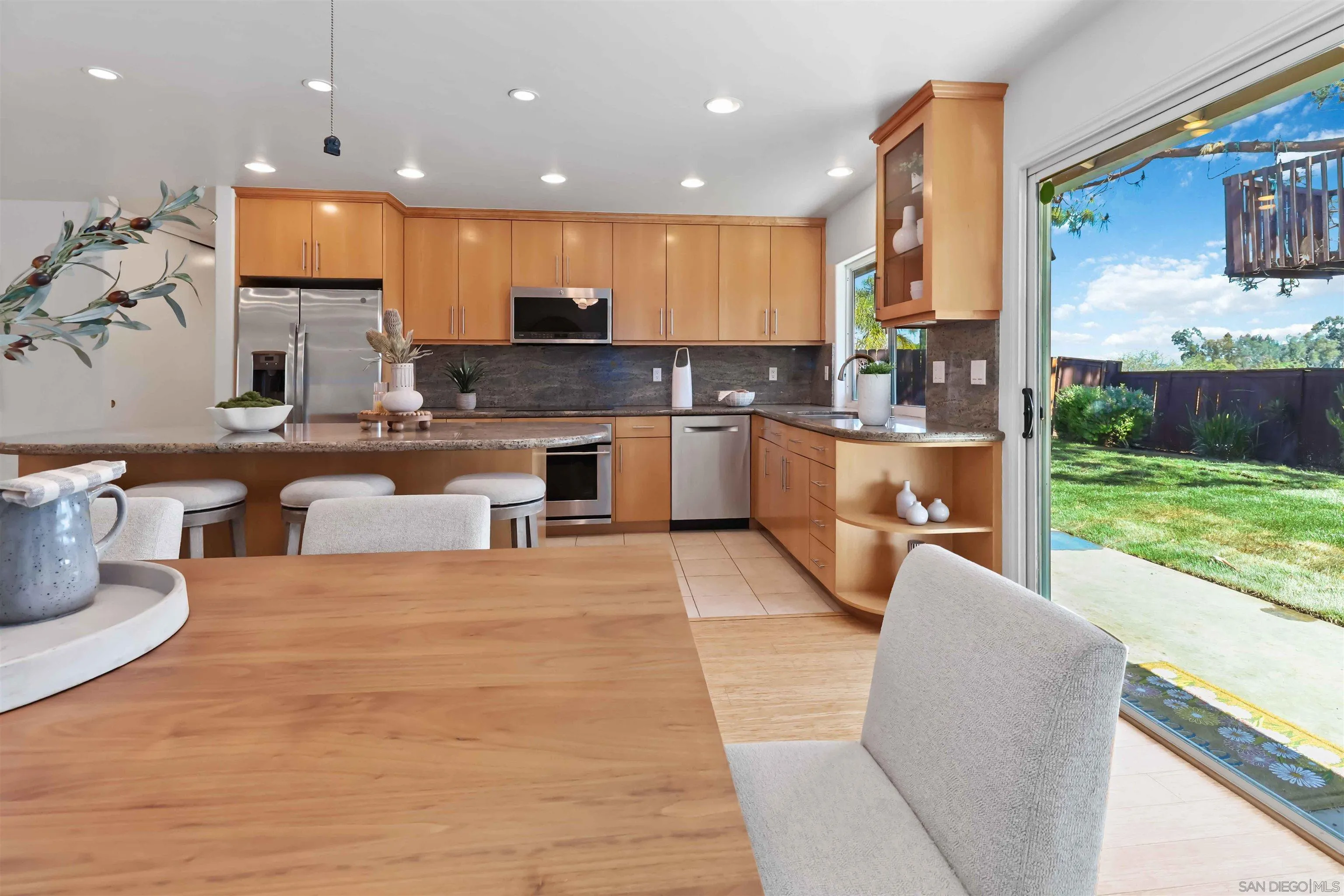https://cdn.realtyfeed.com/cdn/127/260006774/b76ed68b19548d2838bef1aa77fd70f1.webp