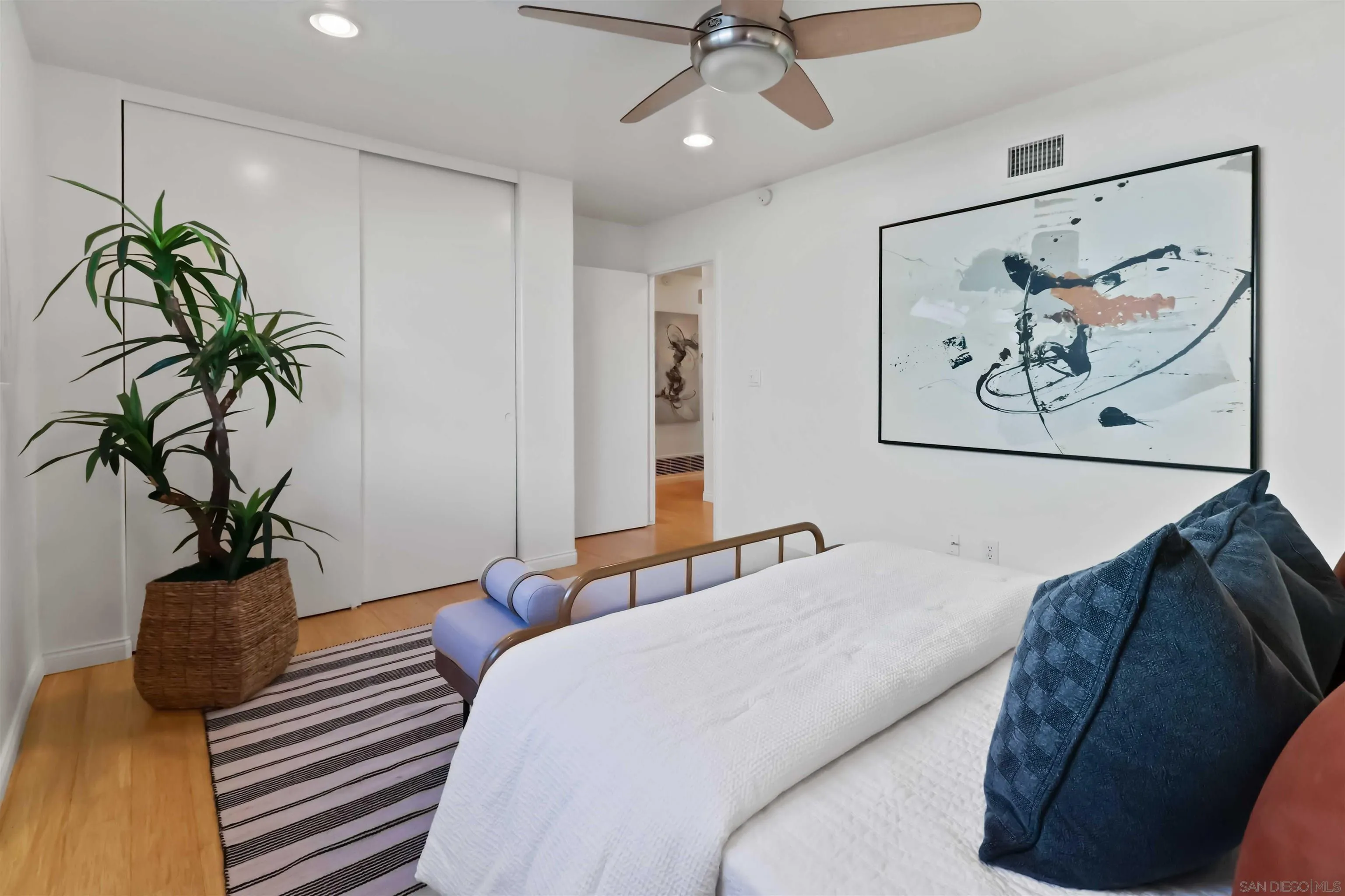 https://cdn.realtyfeed.com/cdn/127/260006774/c79ebd302bb118493348a23aaf57d7c4.webp