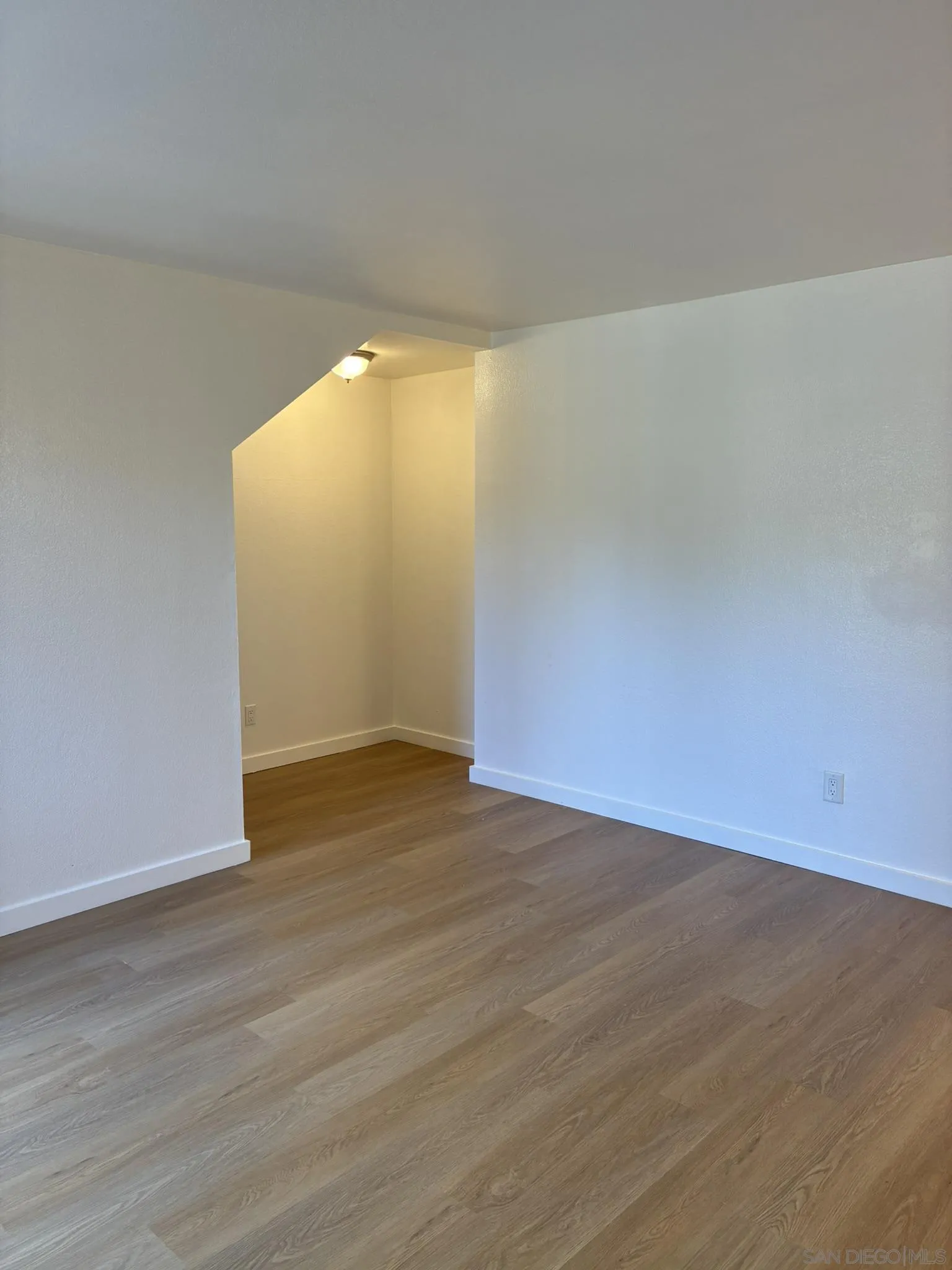 Photo #5: 260006781 Listing: Photo #5