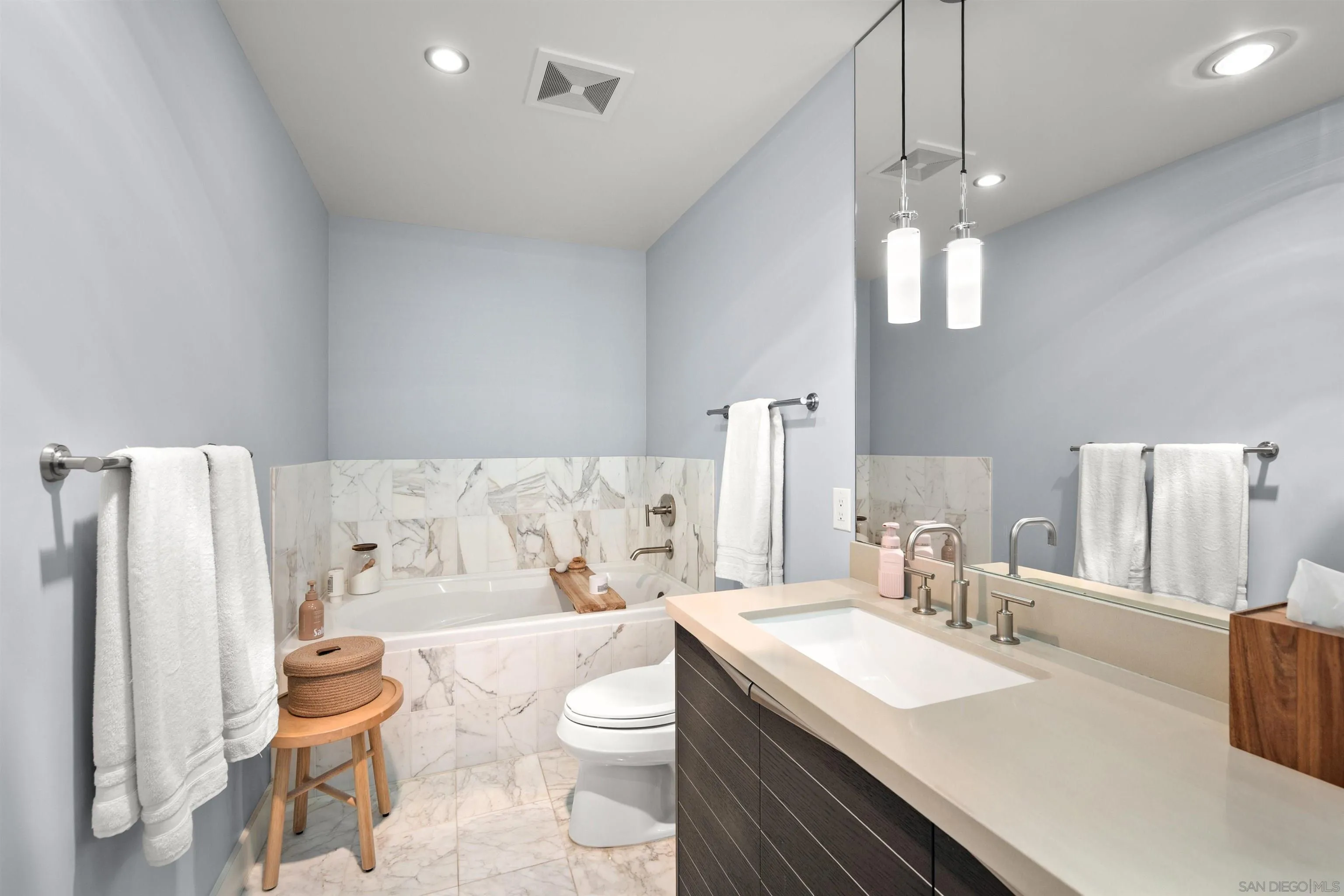 https://cdn.realtyfeed.com/cdn/127/260006796/74c2a15391cdf0f126c36e4c6911e46c.webp