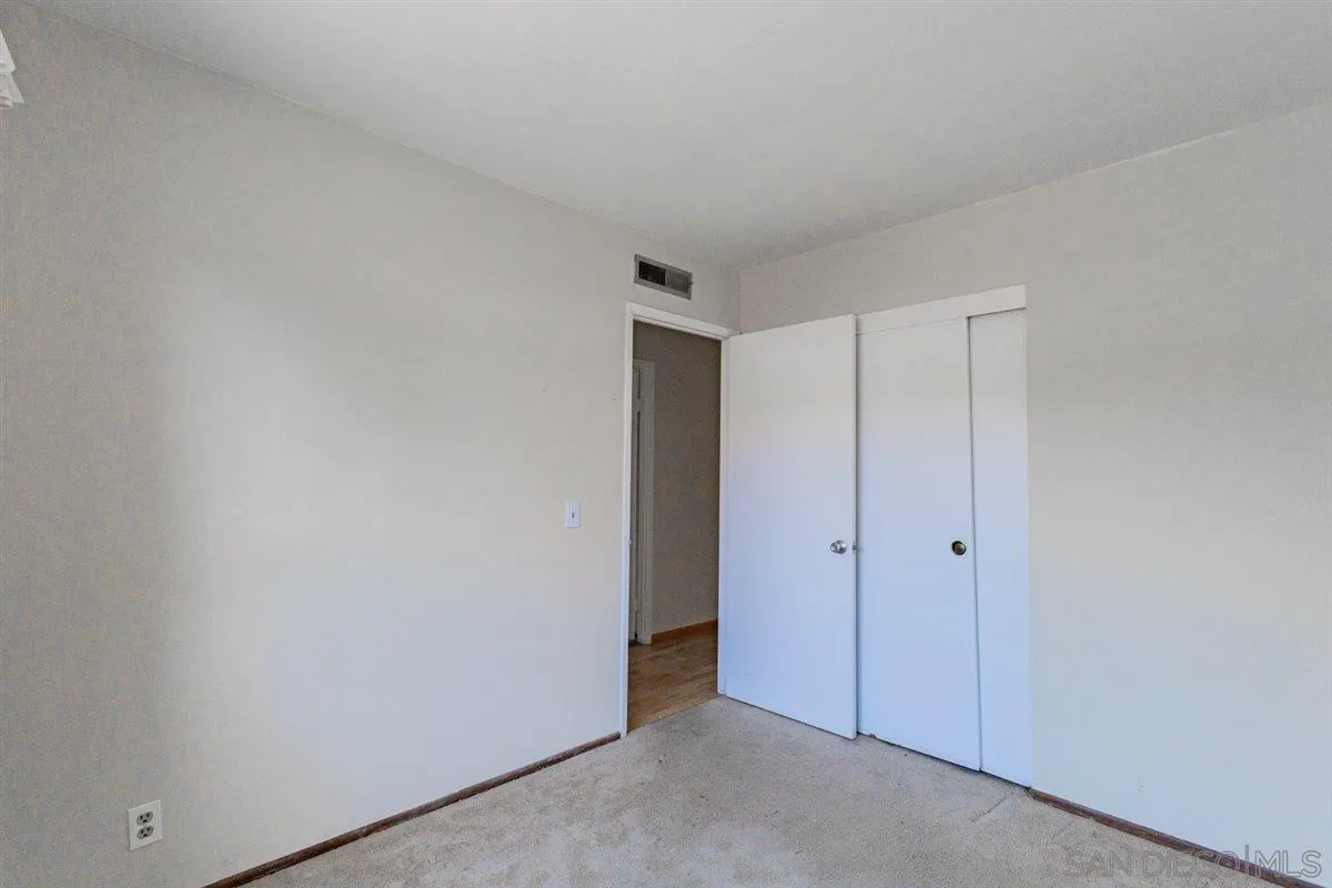 https://cdn.realtyfeed.com/cdn/127/260006799/016e52f8b91eaeaf363c8f6addc6e742.webp
