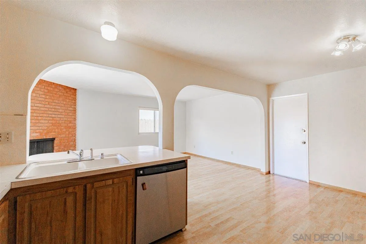 https://cdn.realtyfeed.com/cdn/127/260006799/2670d39056a35f9b309397b1127b0a40.webp