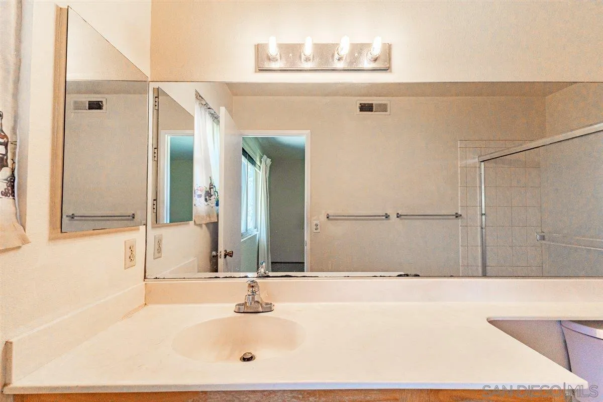 https://cdn.realtyfeed.com/cdn/127/260006799/783b99bf63c1a38256d596918a8a426e.webp