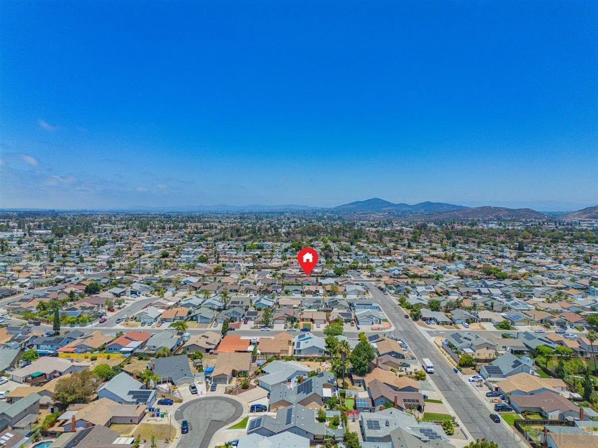 https://cdn.realtyfeed.com/cdn/127/260006799/94ee3c7b12fbec8cfe3430aedff7924e.webp