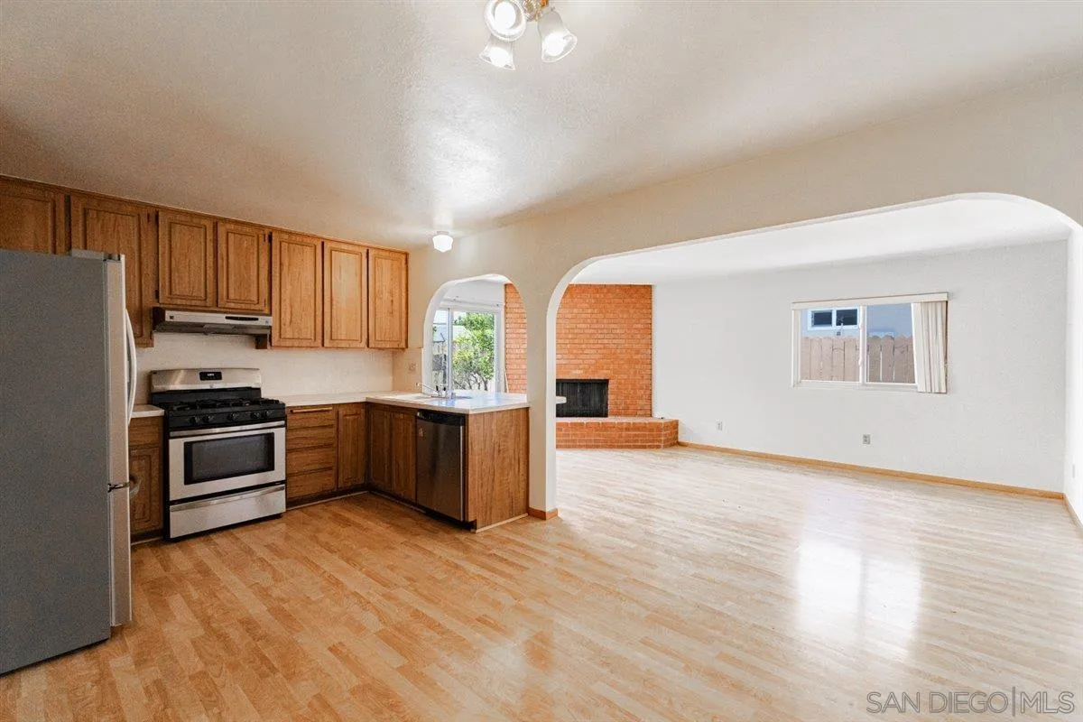 https://cdn.realtyfeed.com/cdn/127/260006799/f98105f82569c0ec63546cecf37debc3.webp