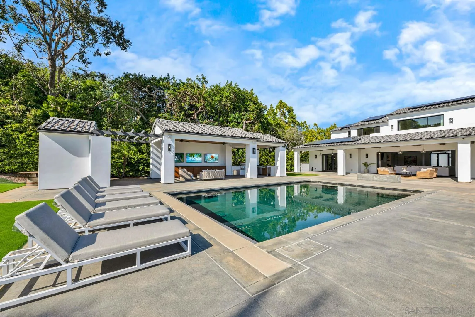 https://cdn.realtyfeed.com/cdn/127/260006800/c989aa14bb1bb79038cf5363828fdf10.webp
