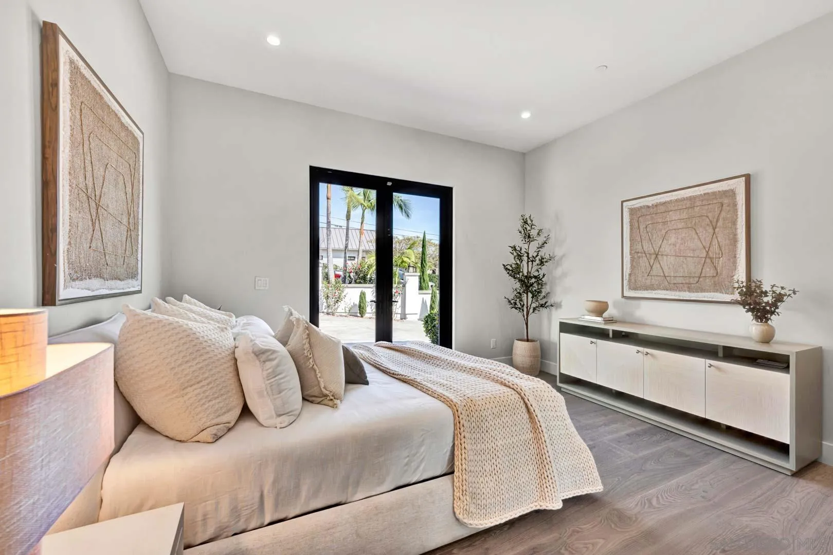 https://cdn.realtyfeed.com/cdn/127/260006800/cc63512b8e388e2b05b560d0de290fc1.webp