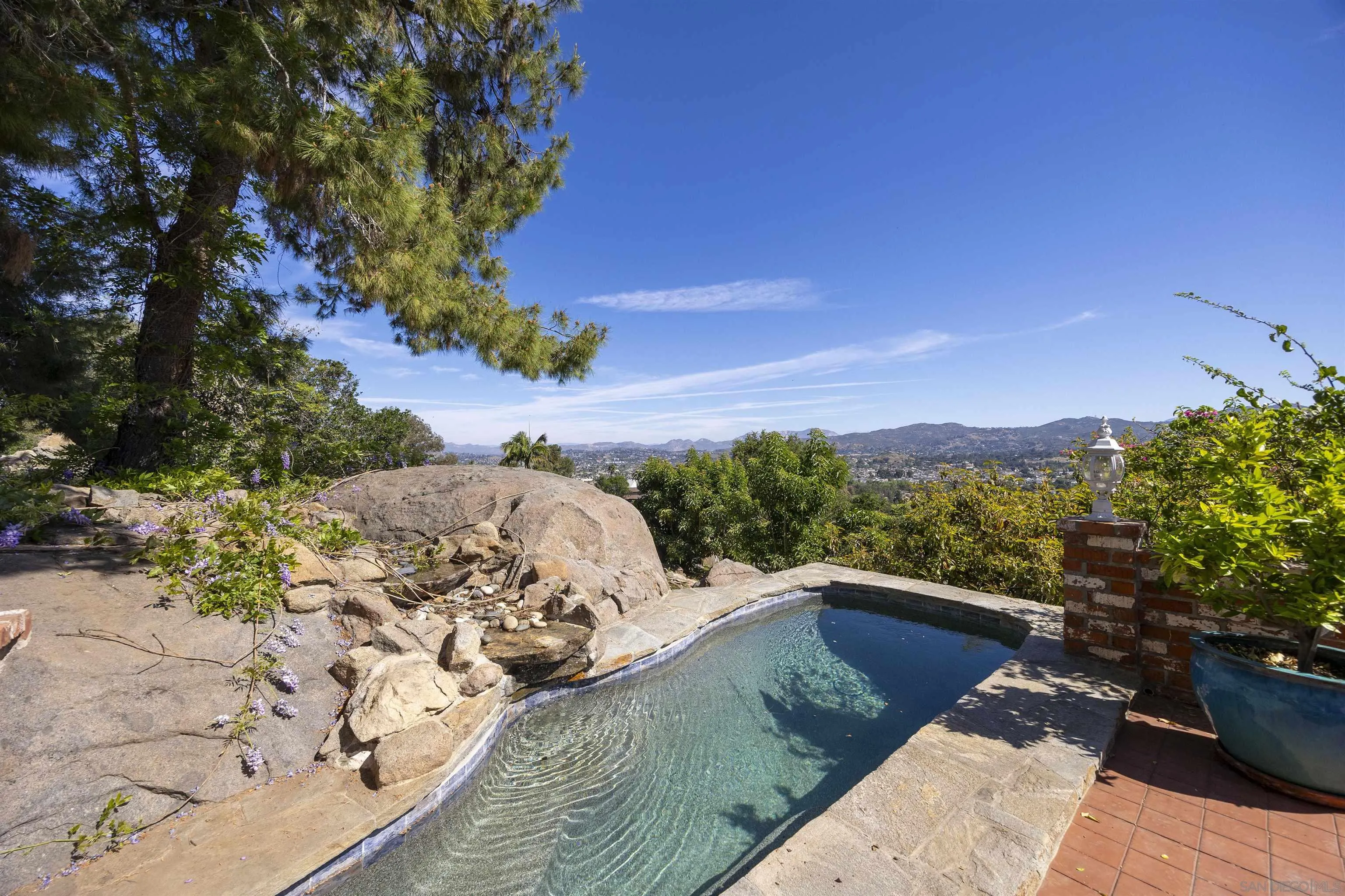https://cdn.realtyfeed.com/cdn/127/260006804/0592ae401056d193f29e48cb85b0506f.webp