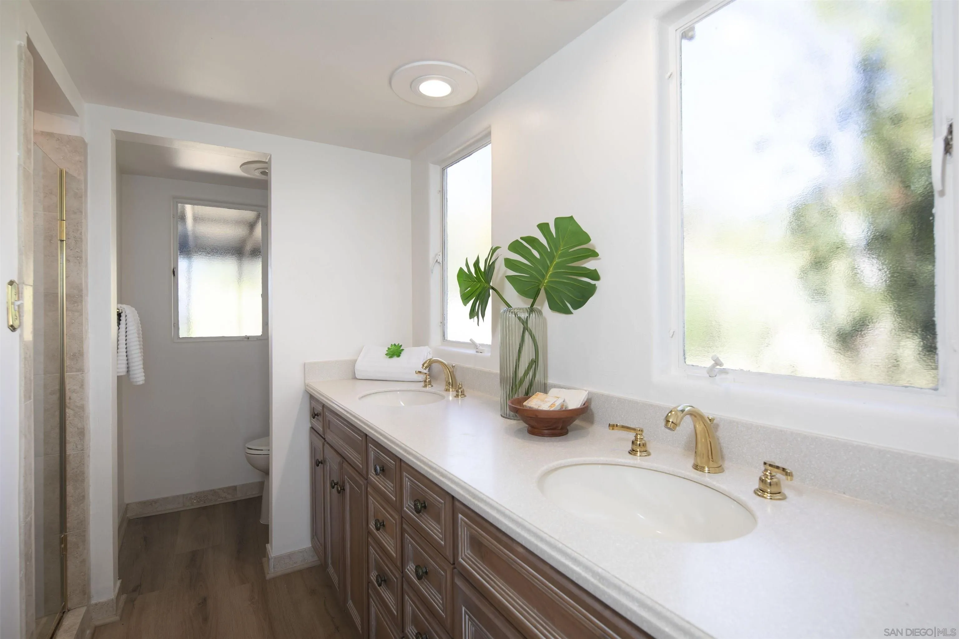 https://cdn.realtyfeed.com/cdn/127/260006804/27c20f9bd9736a9426c1d96d049e50d8.webp