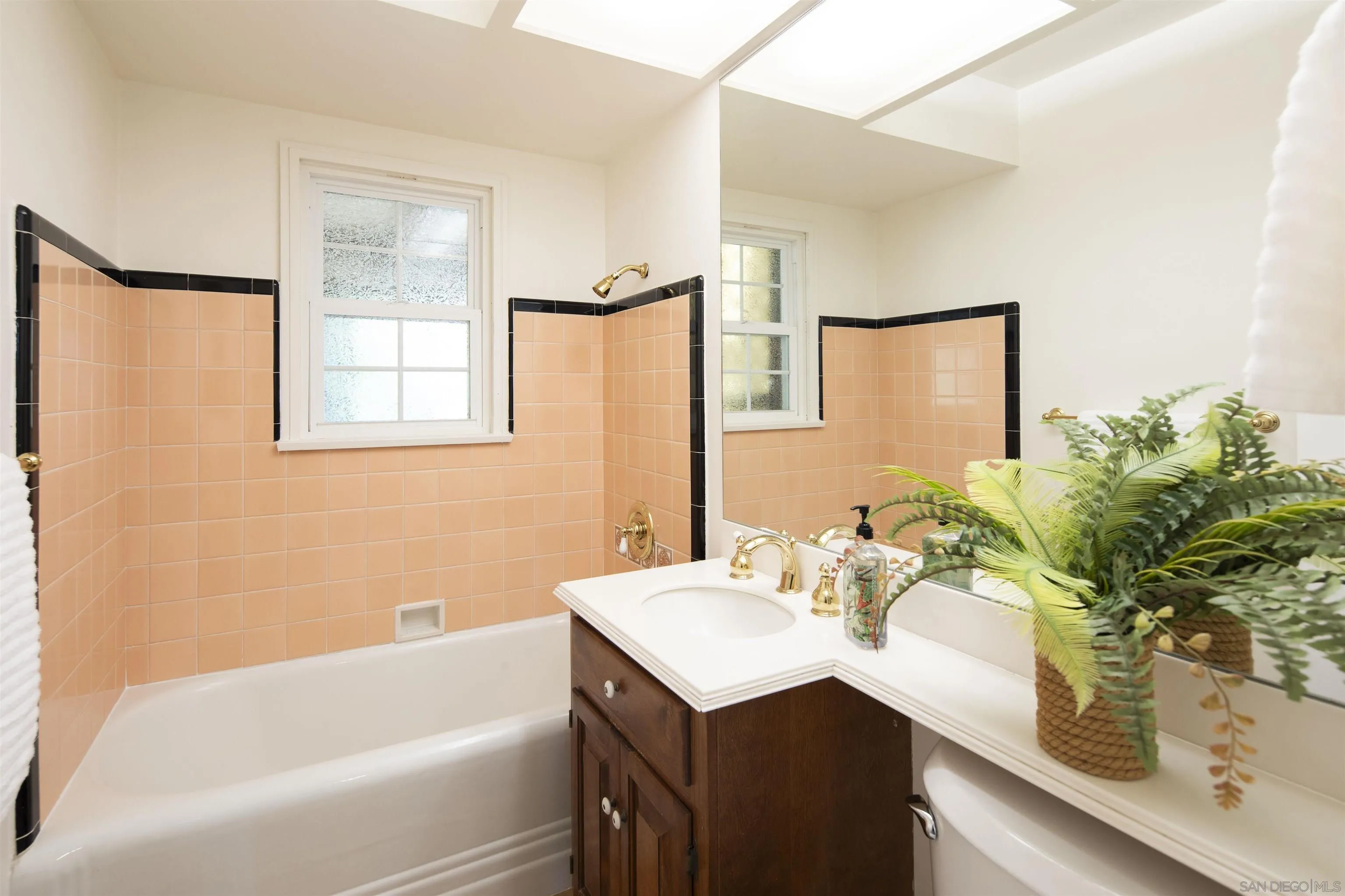 https://cdn.realtyfeed.com/cdn/127/260006804/523c0f23fe27ccbc03588c782a5a7653.webp