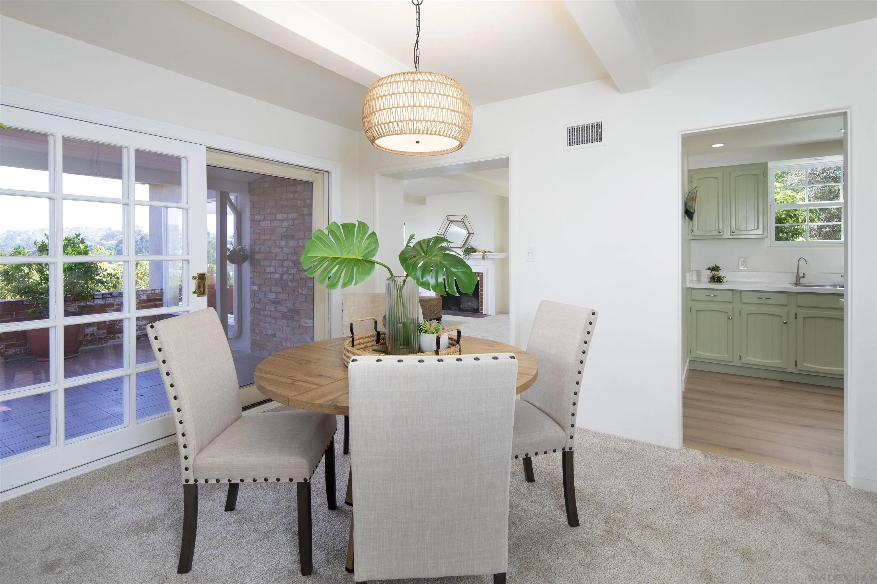 https://cdn.realtyfeed.com/cdn/127/260006804/cd790ac1c02c723386b28351242b2482.webp