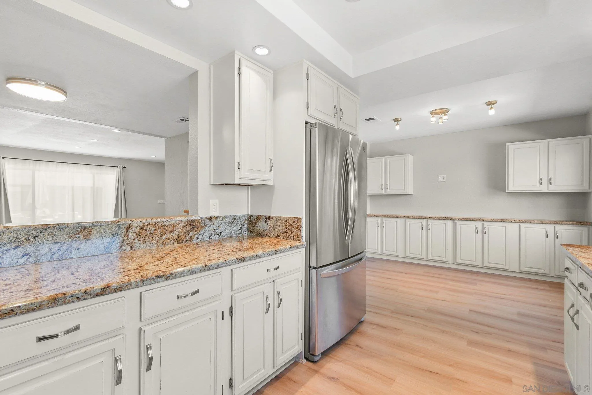 https://cdn.realtyfeed.com/cdn/127/260006819/461bc8597413acef89f0a35191e10025.webp